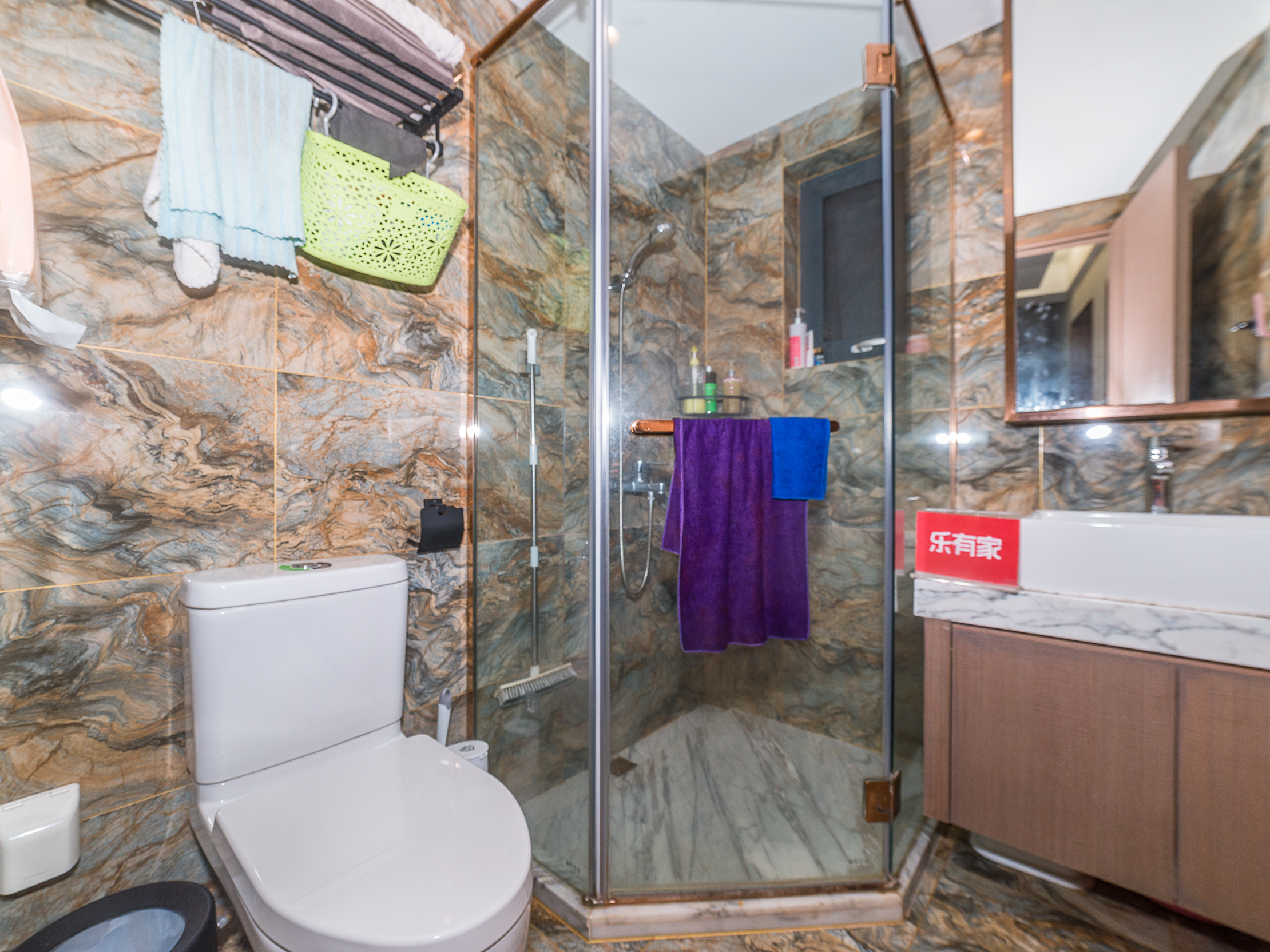 有私家大院子，当时买过来就比其他的贵很多