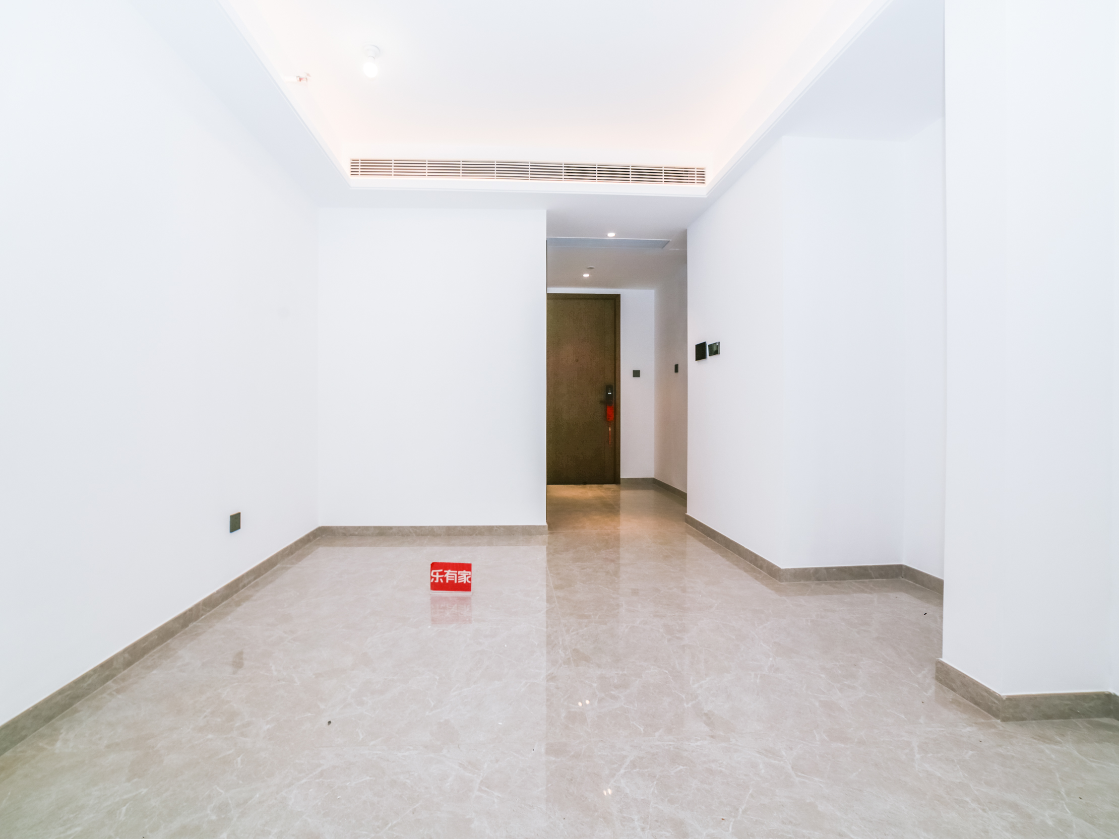 诚心出售珈誉时尚花园，方正户型，通风采光佳，车位充足，带地面花园，近地铁，生活便利。