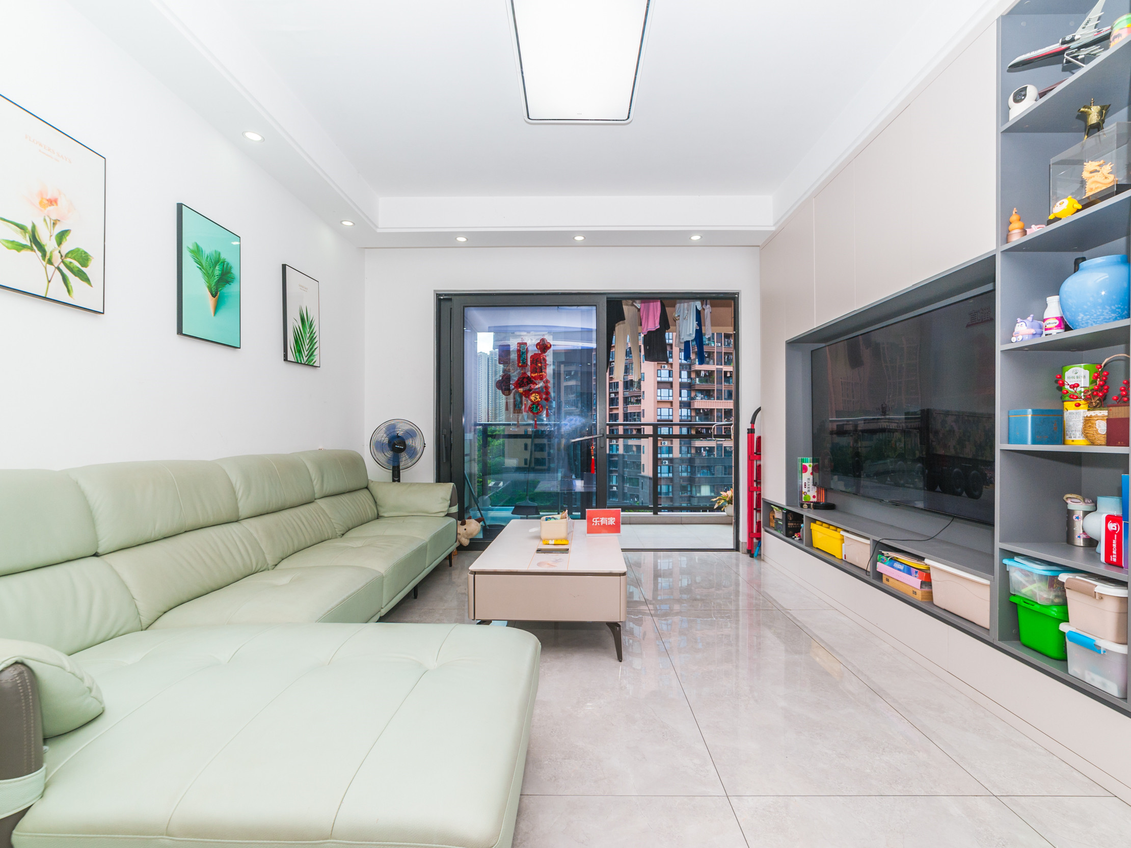 大族云峰二期，朝南采光佳，楼龄新，带地面花园，近商业综合体、大型公园，业主诚售，随时看房！