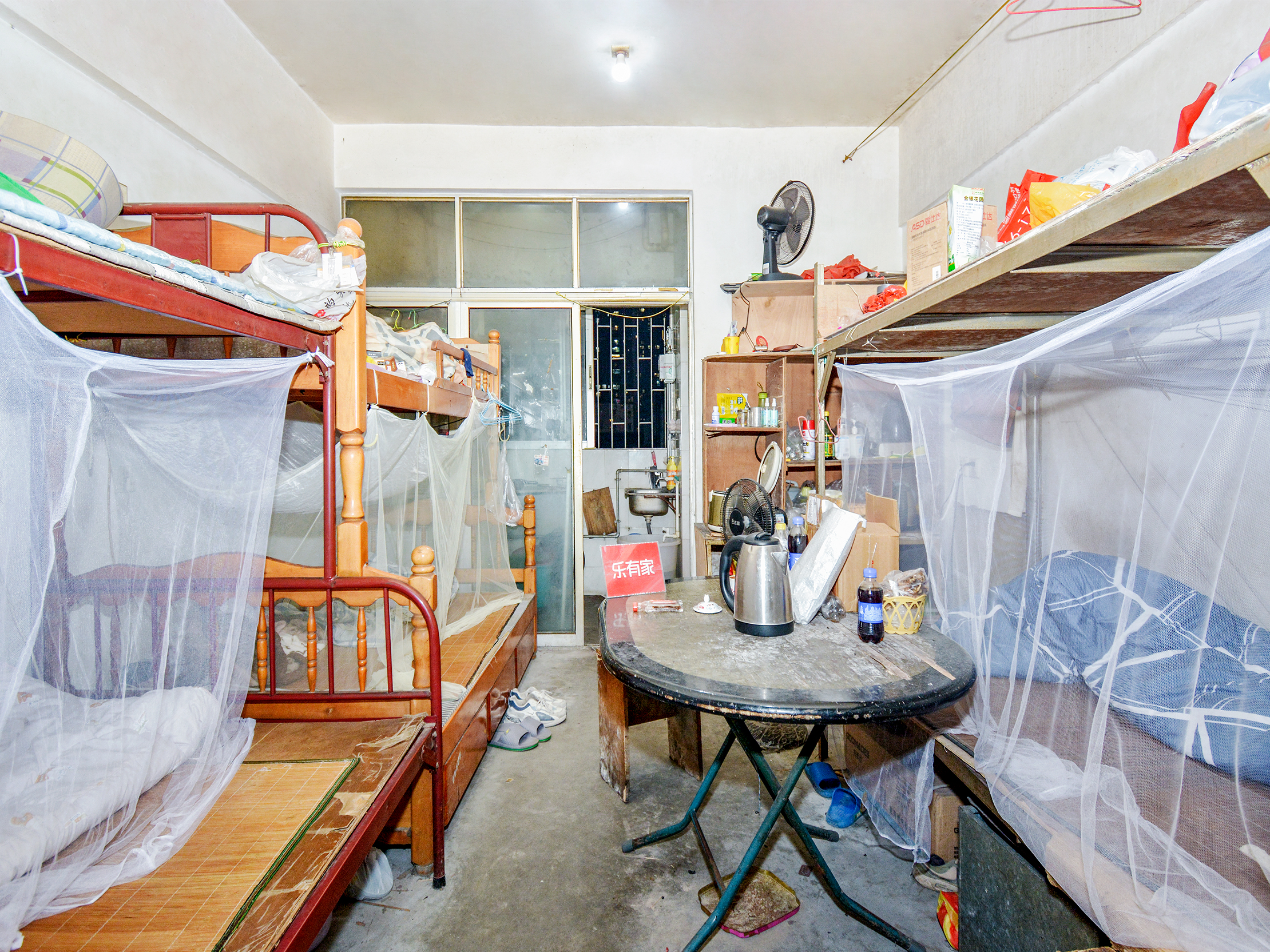 简单的住家装修，周边配套齐全，交通便利。-深圳东梅公寓二手房