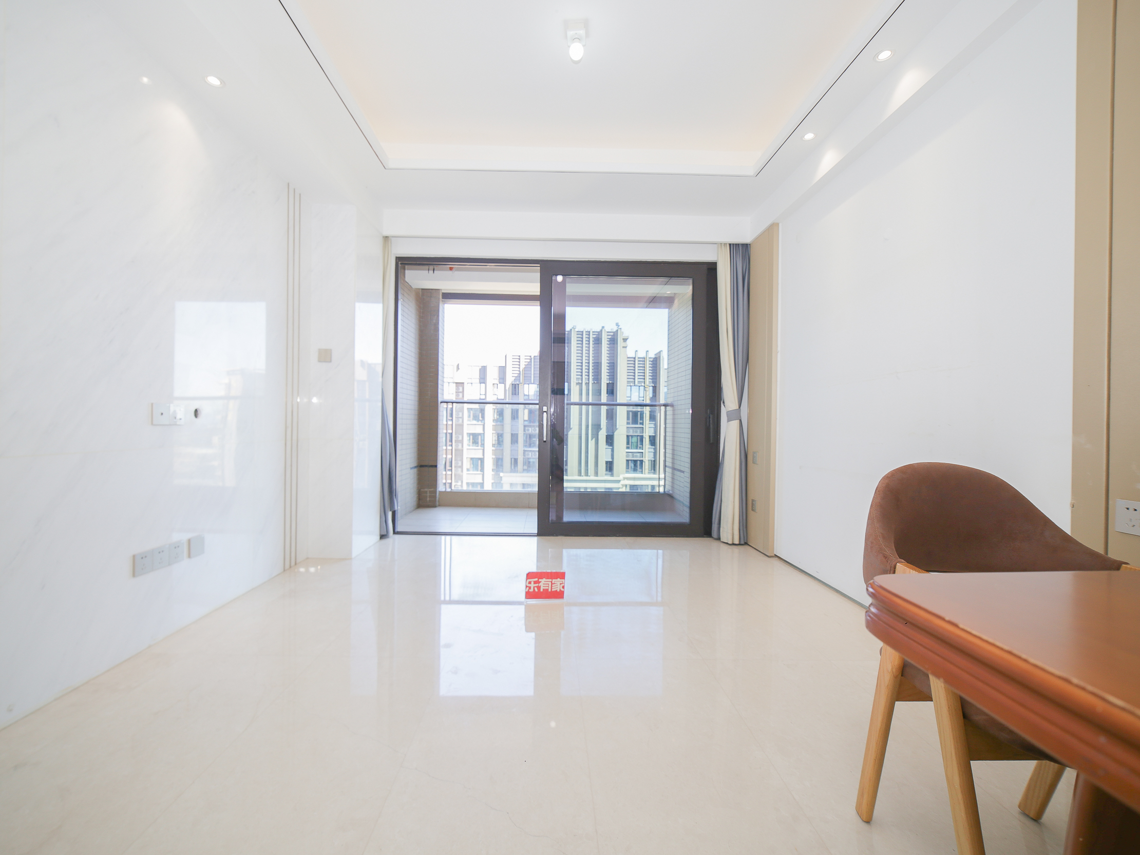 碧海片区，东南朝向三室两厅设计，空间灵活，改造空间大，自由发挥，尽享舒适生活。-深圳华丰前海湾二期二手房