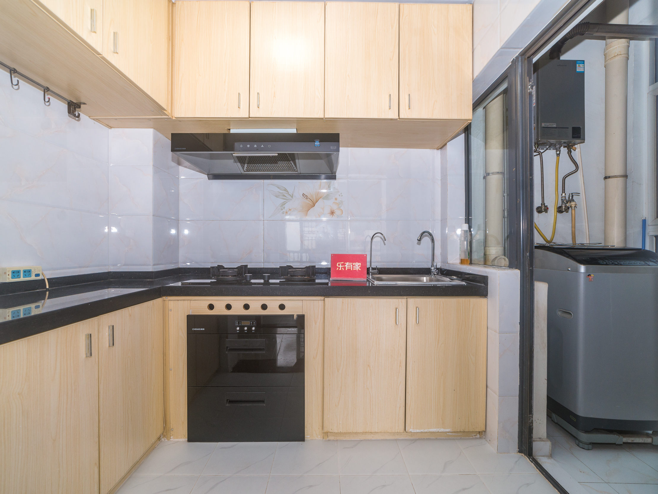 蛇口新出笋盘，精装两房，诚心急售