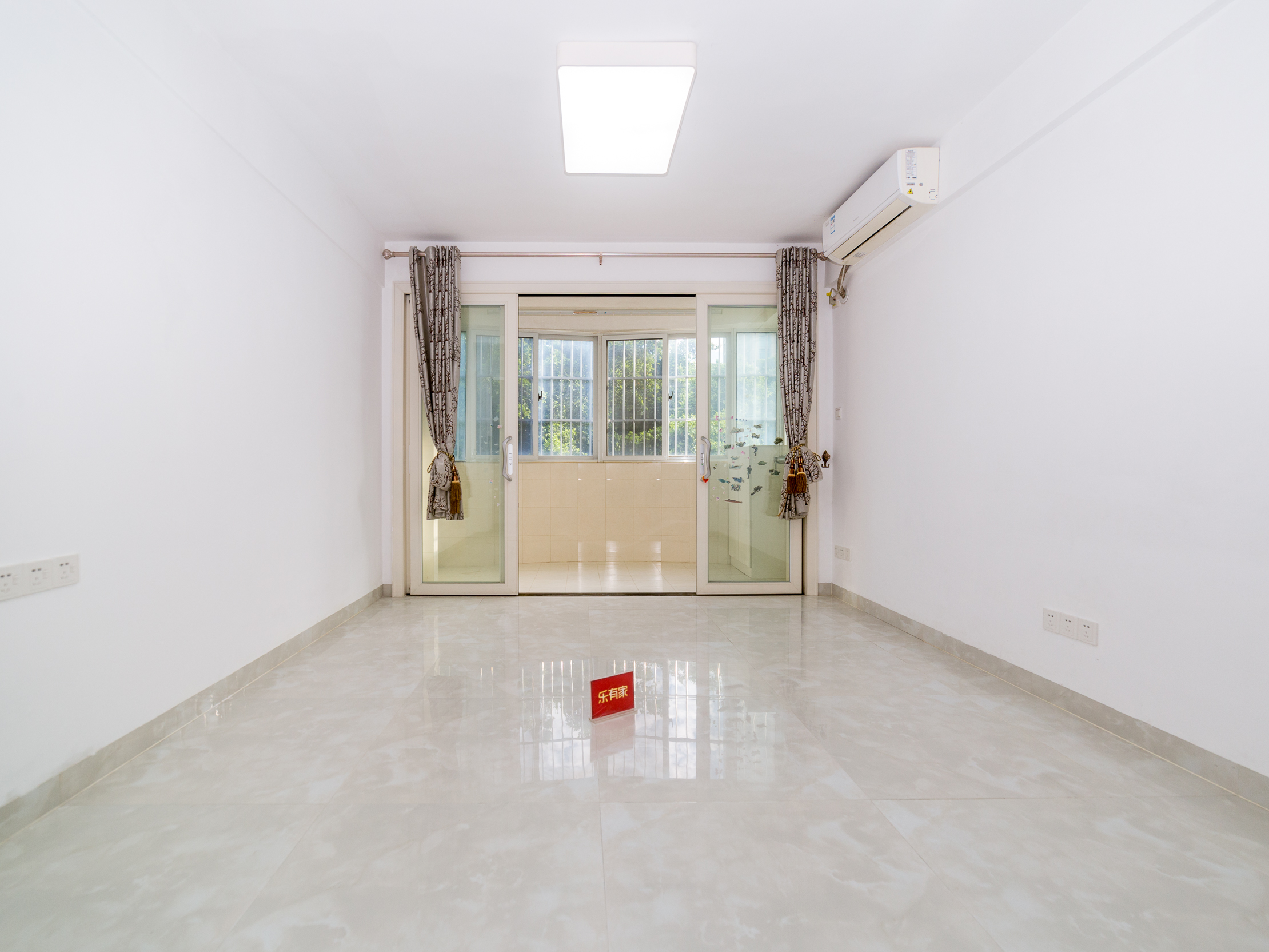 房屋通透性好，通风好，采光好，交通方便