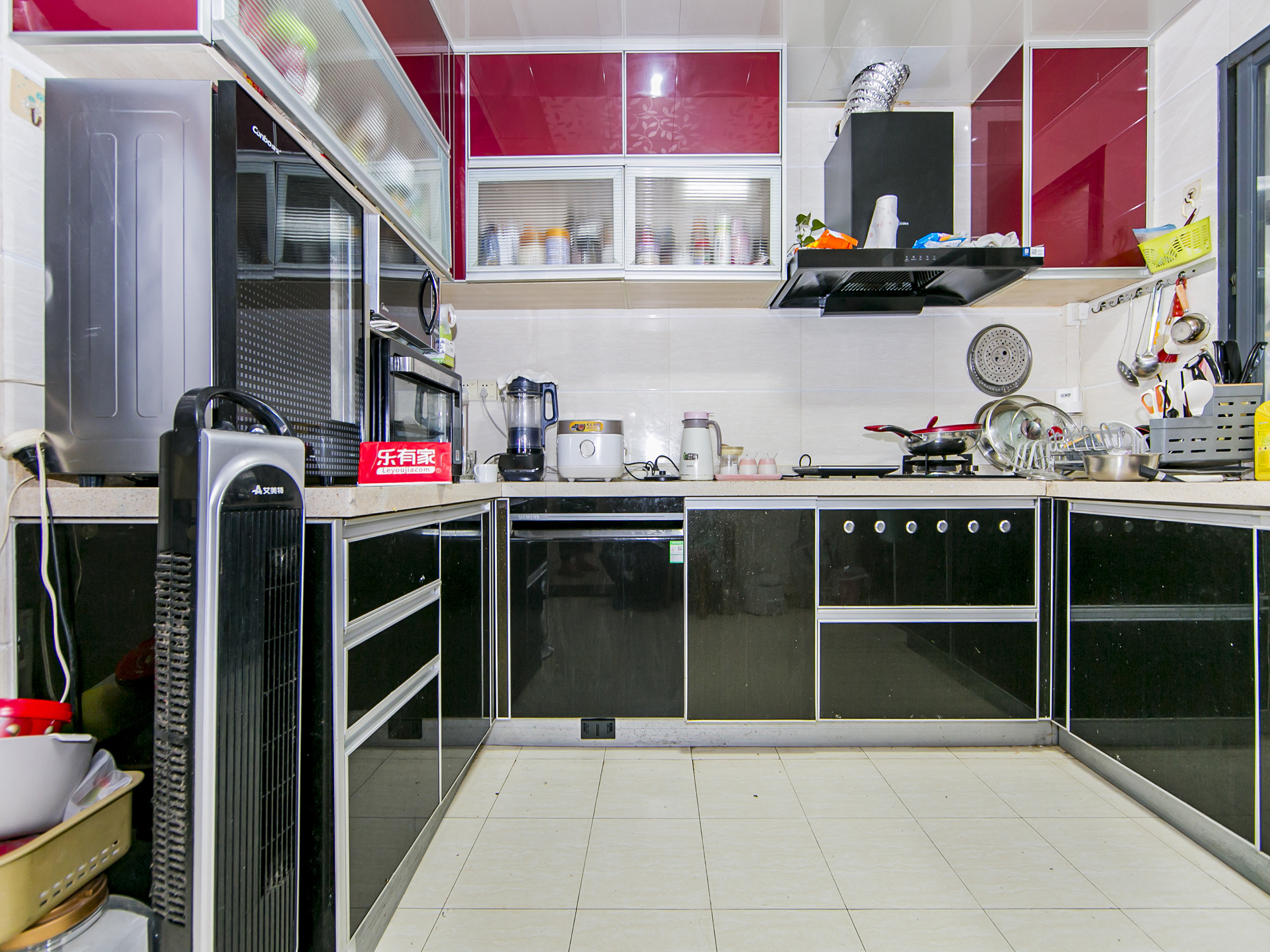 西丽优质房源，五室三厅布局合理，南向采光充足，改造空间大，自由发挥，尽享舒适生活。