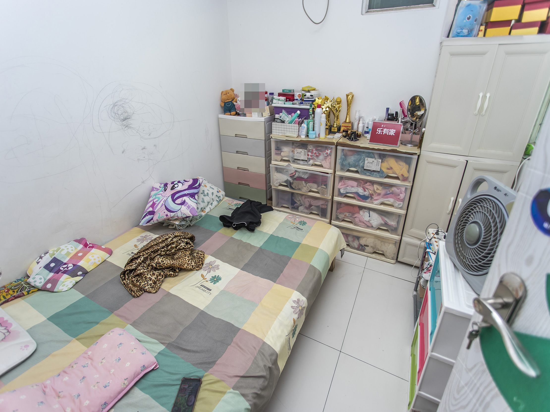 益田村诚心出售，朝南高楼层，采光充足。优质学校环绕，地面花园静谧，人车分流安全舒适。