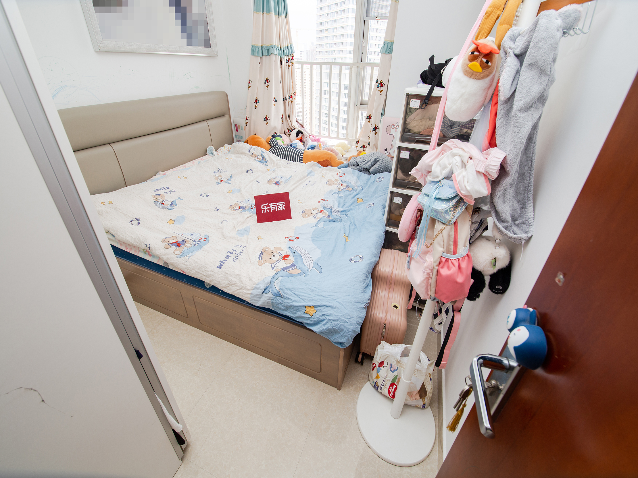 双城世纪大厦，高楼层厅出阳台，低于均价，人车分流，业主诚售，随时看房！