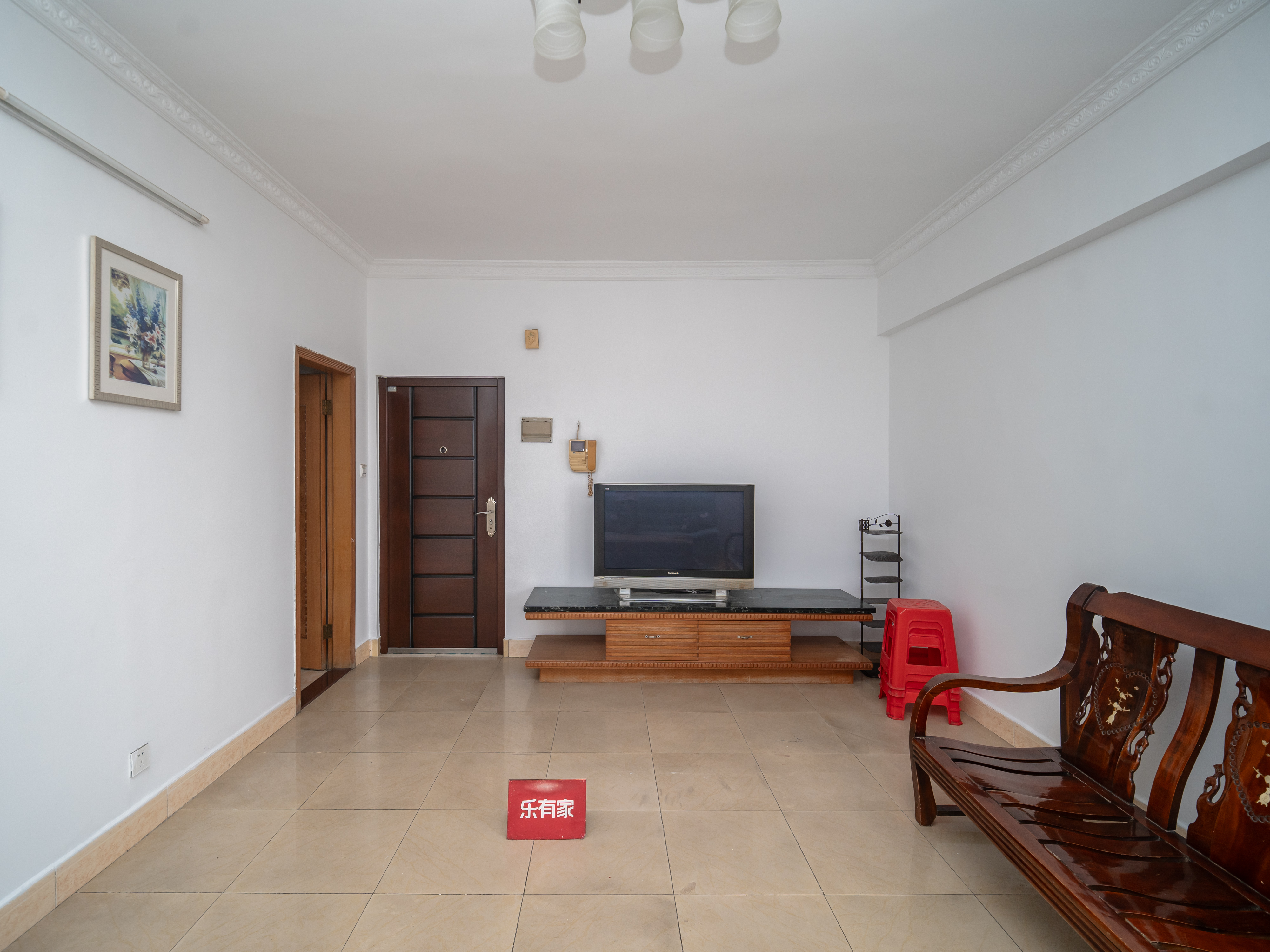 堤中路南向高楼层，采光无敌，车位充裕，重点学校旁，业主诚售，随时看房！