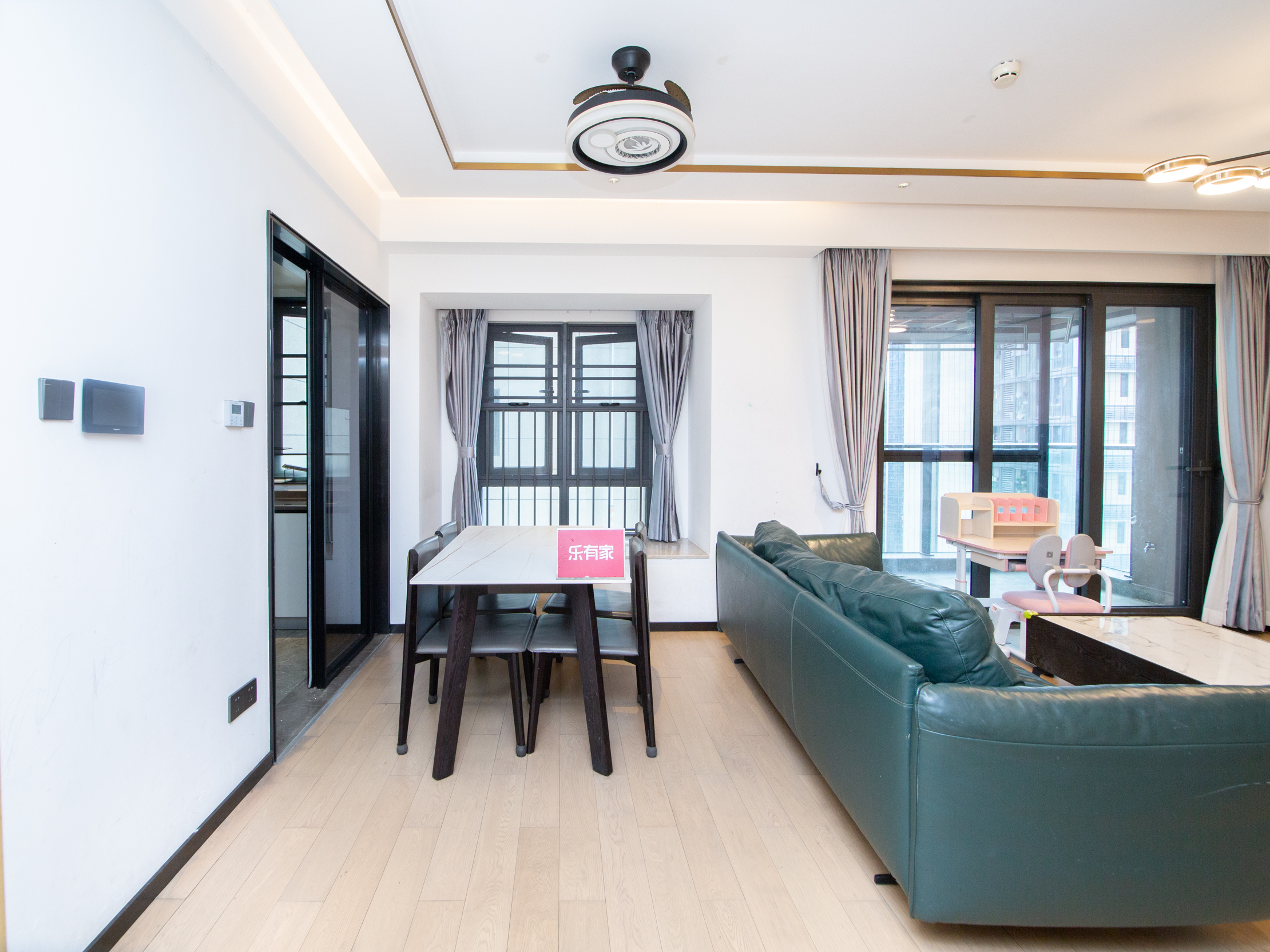 万科星城，朝南采光佳，中楼层，楼龄新，车位足，近重点学校，诚售！