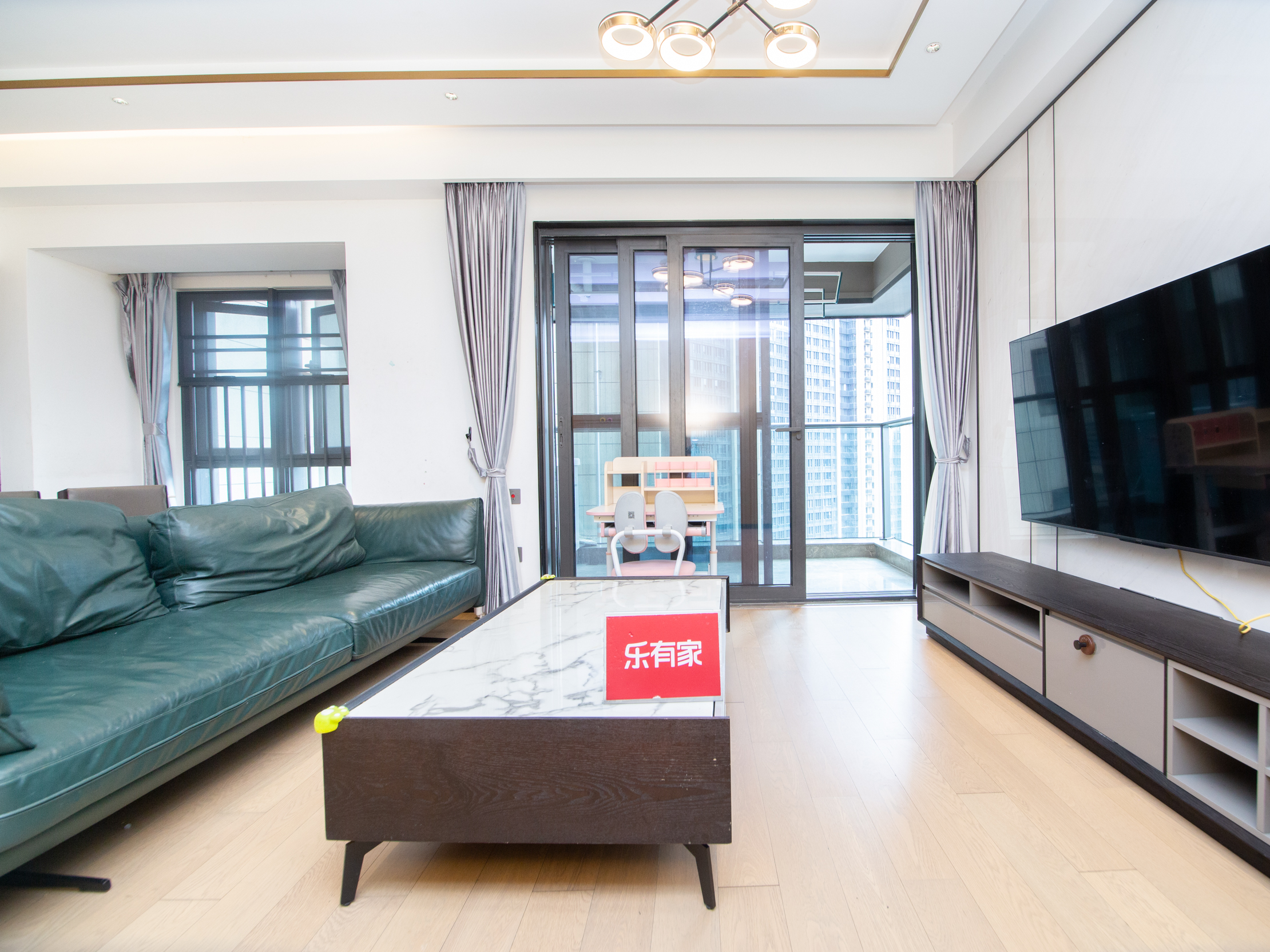 沙井105南向三室两厅，临近大型公园，享受优质生活环境，适合家庭居住。