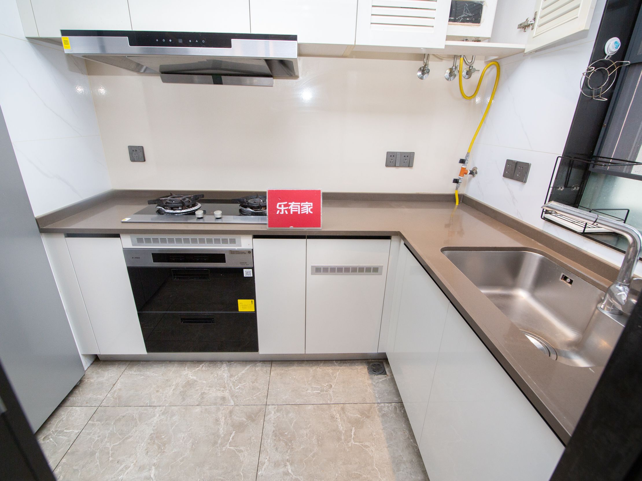 万科星城，朝南采光佳，中楼层，楼龄新，车位足，近重点学校，诚售！