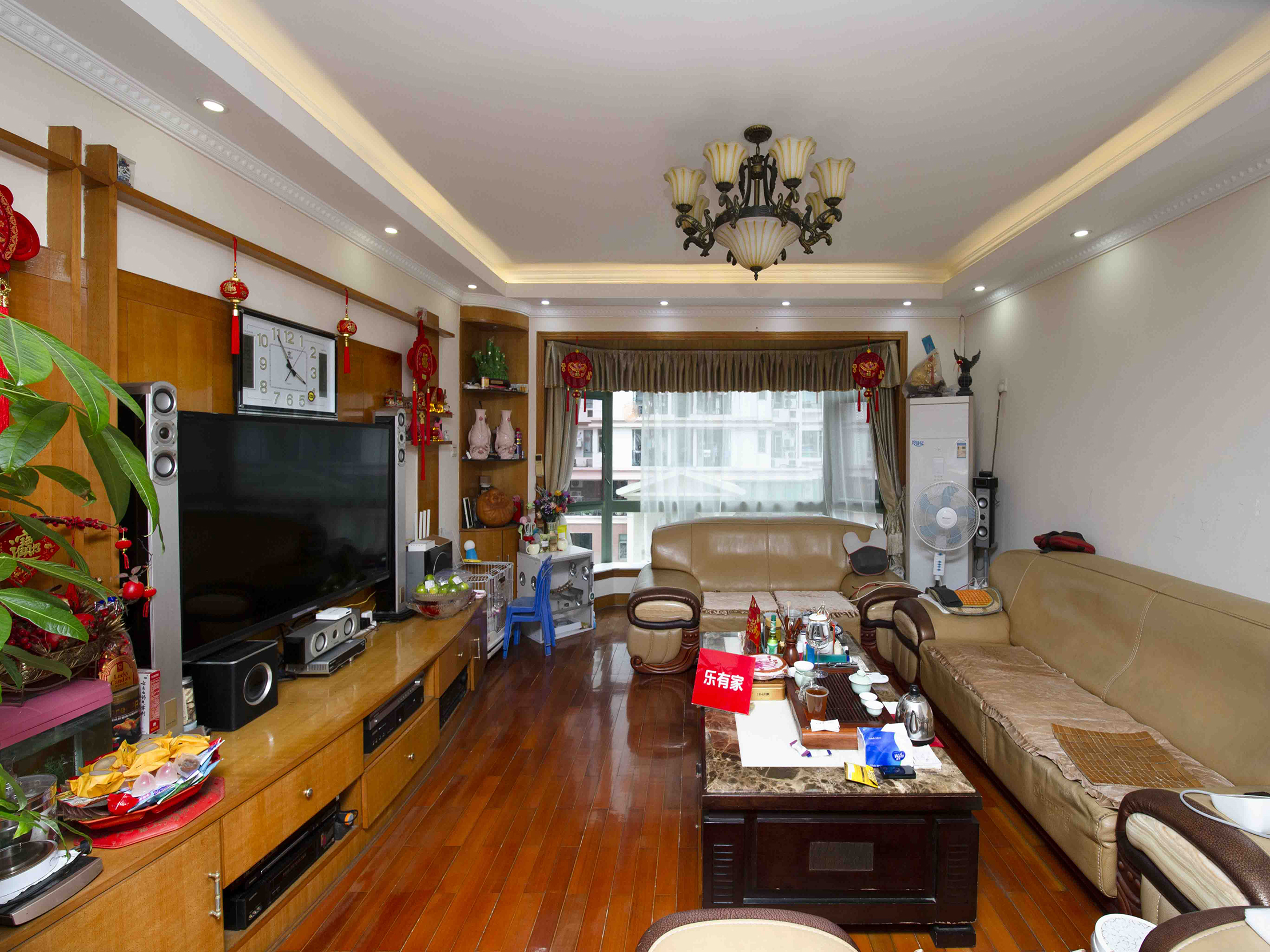 东方玫瑰位于景田深南大道和香梅路交汇处，交通便利，城市花园式