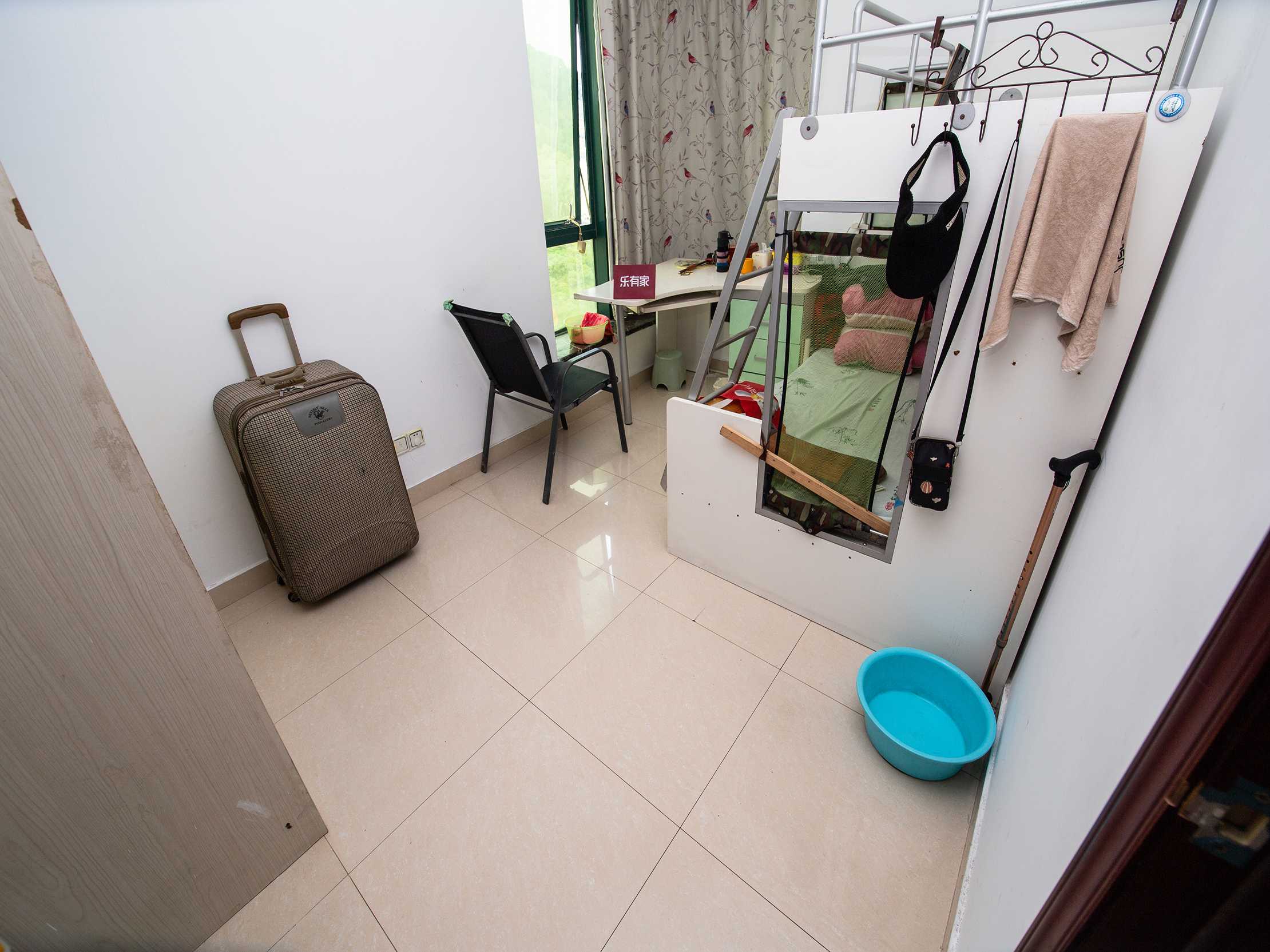 松泉山庄松泉阁，朝南采光好，高楼层，附带地面花园，人车分流，近商业综合体，近大型公园，业主诚心出售。