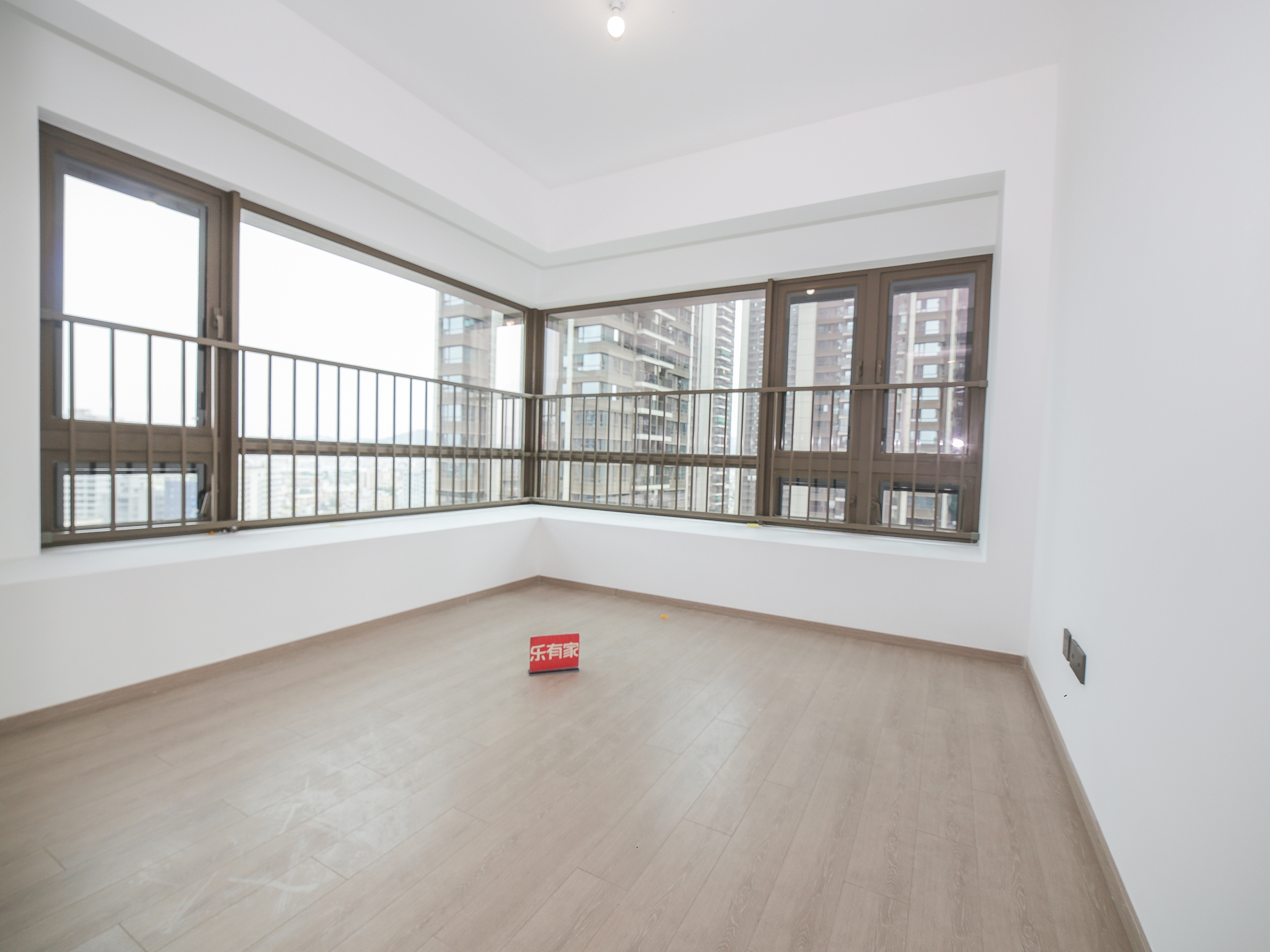 近地铁。近大型商业。优质教育就在家楼下