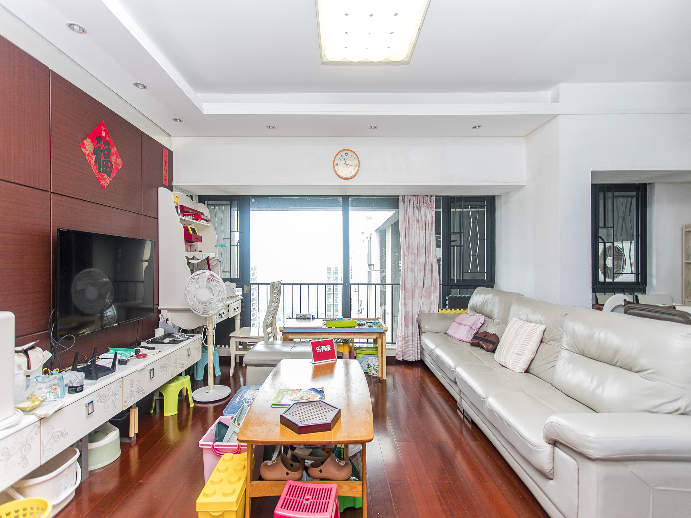 万科金域华府一期，户型方正，通风采光优，附带地面花园，小区人车分流，临近重点学校，业主诚心出售。