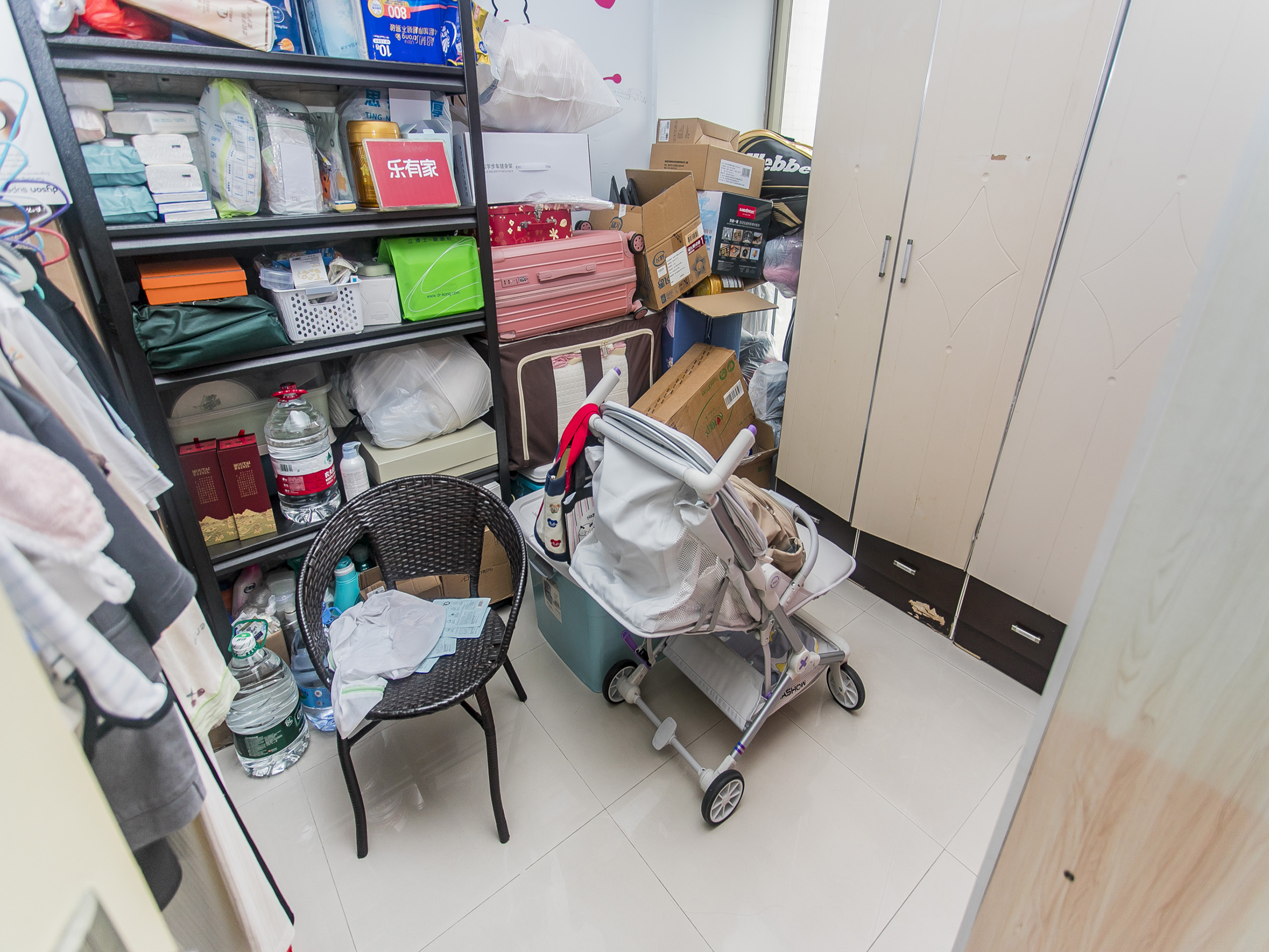 日辉台花园，通风采光优，户型实用率高，带地面花园，有架空层花园，邻近重点学校，业主诚心出售！