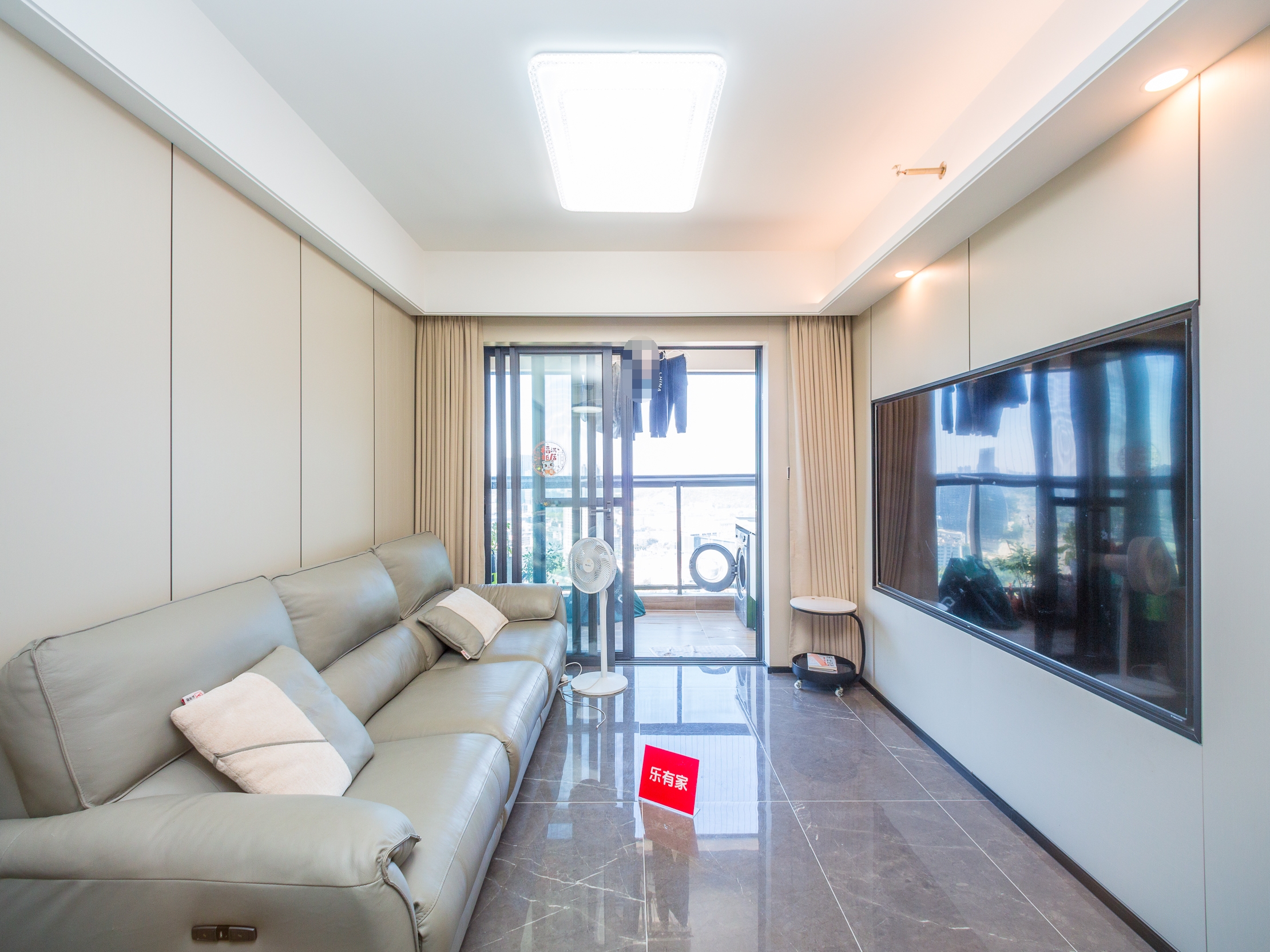 宝荷片区，三室两厅布局，灵活空间设计，朝向西北，采光充足，改造空间大，自由发挥您的创意与风格。-深圳中海寰宇珑宸花园二手房