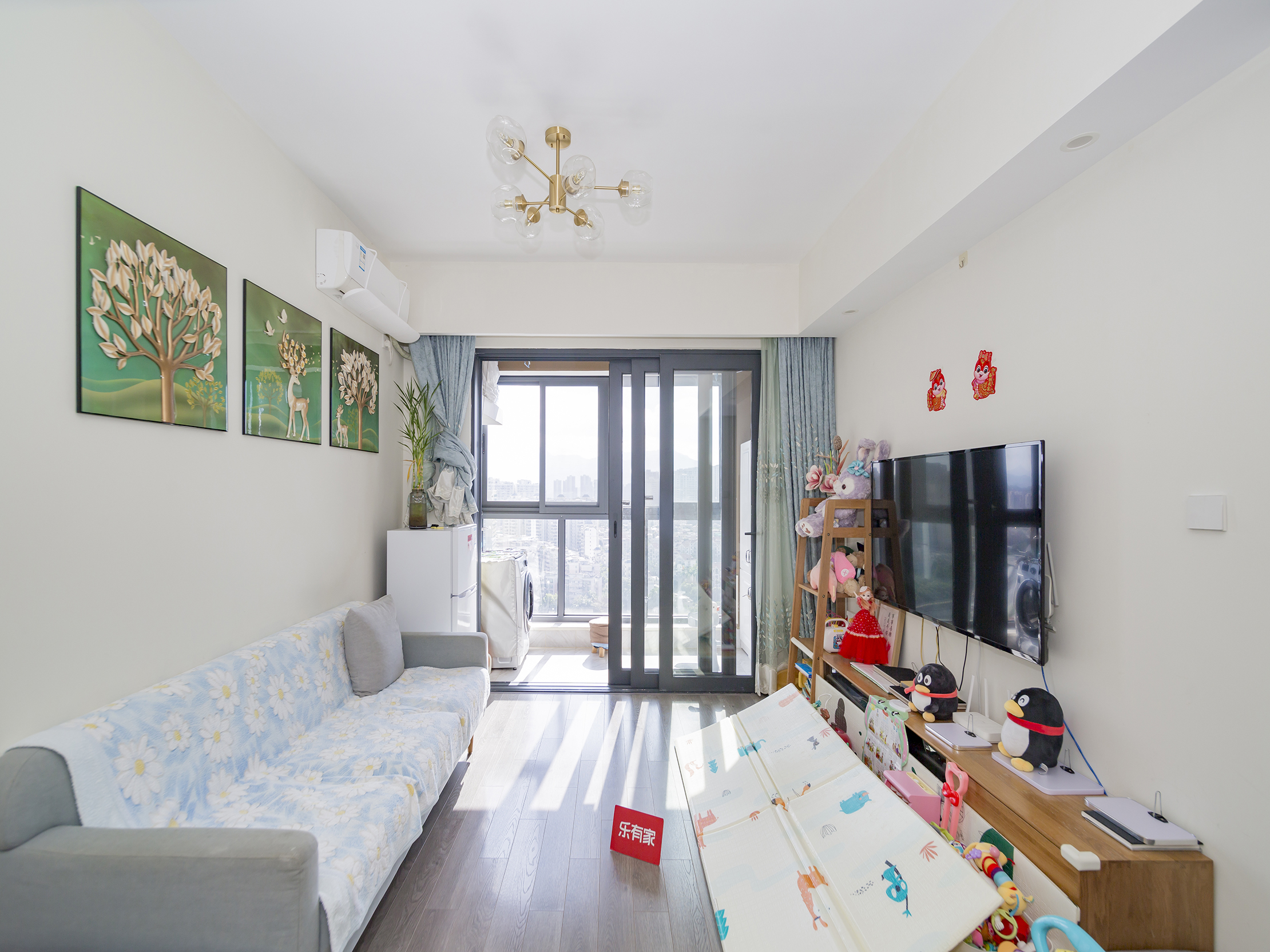 银领公馆诚心出售，方正户型，通风采光佳，楼龄新，带地面花园，周边重点学校，让生活更便捷。