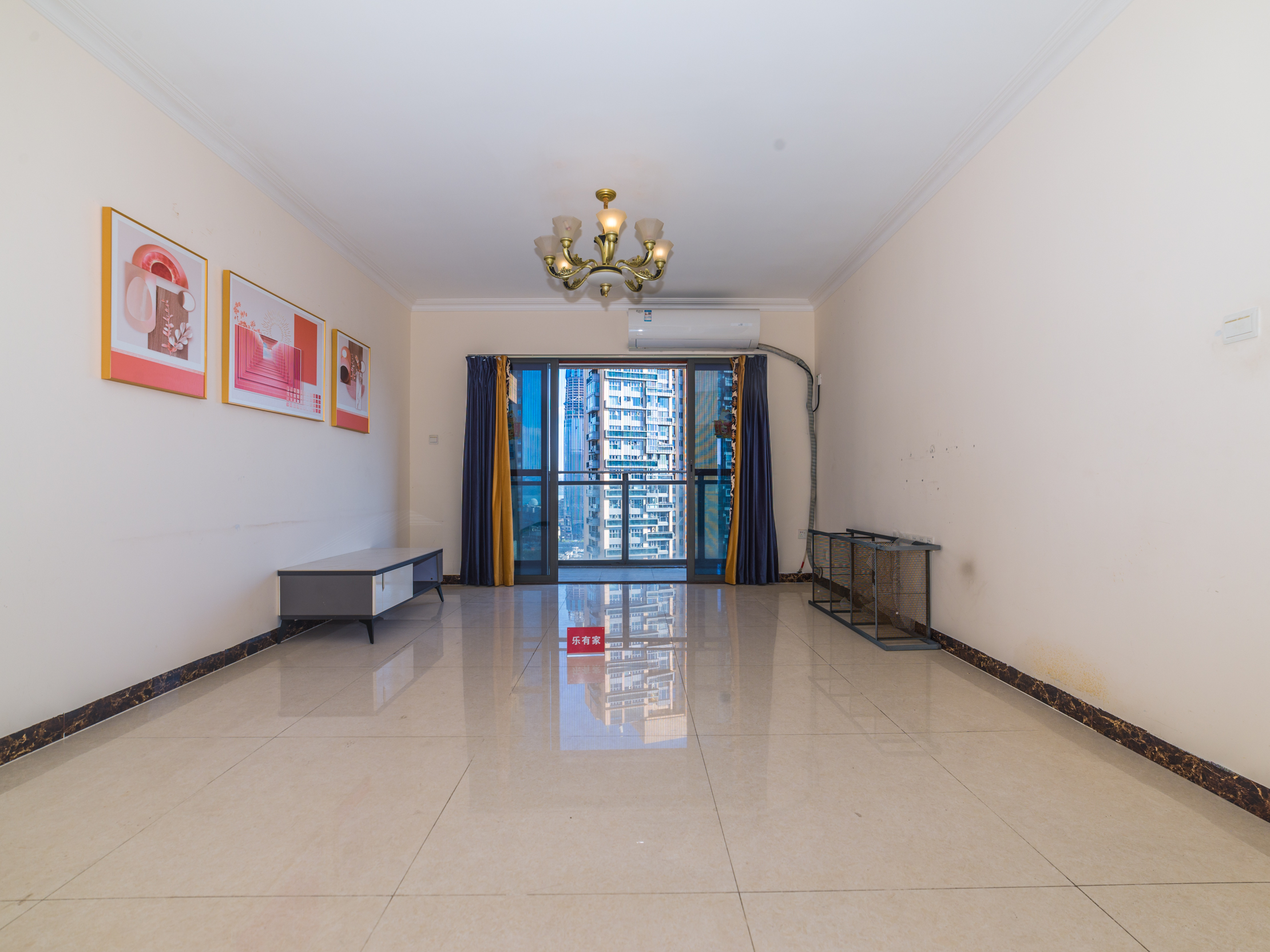 山海韵17年次新大四房，靠山面海瞰邮轮港，东南向，厅出阳台-深圳龙瑞佳园三期二手房