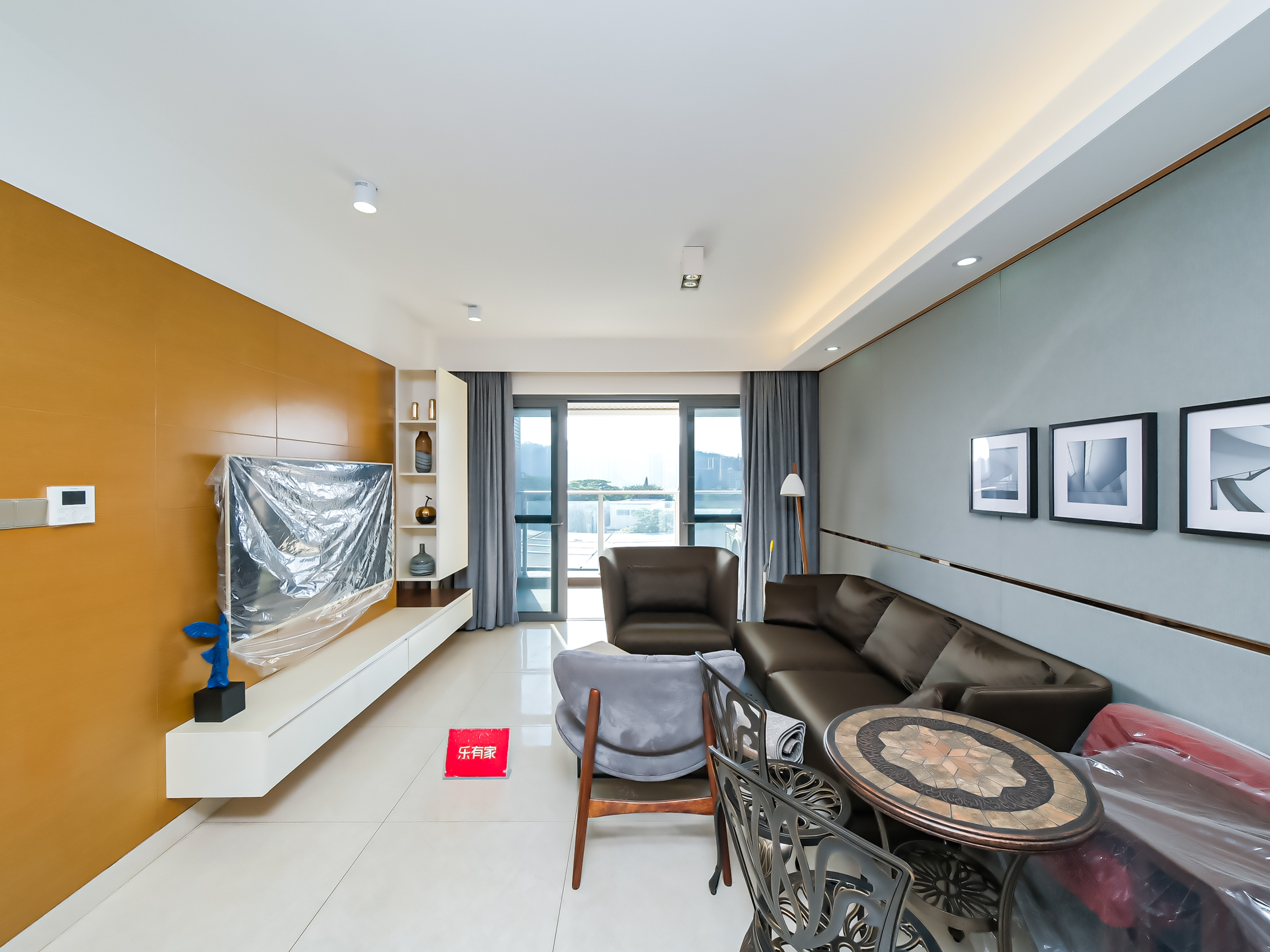 近书包，出入方便，位置佳，生活方便