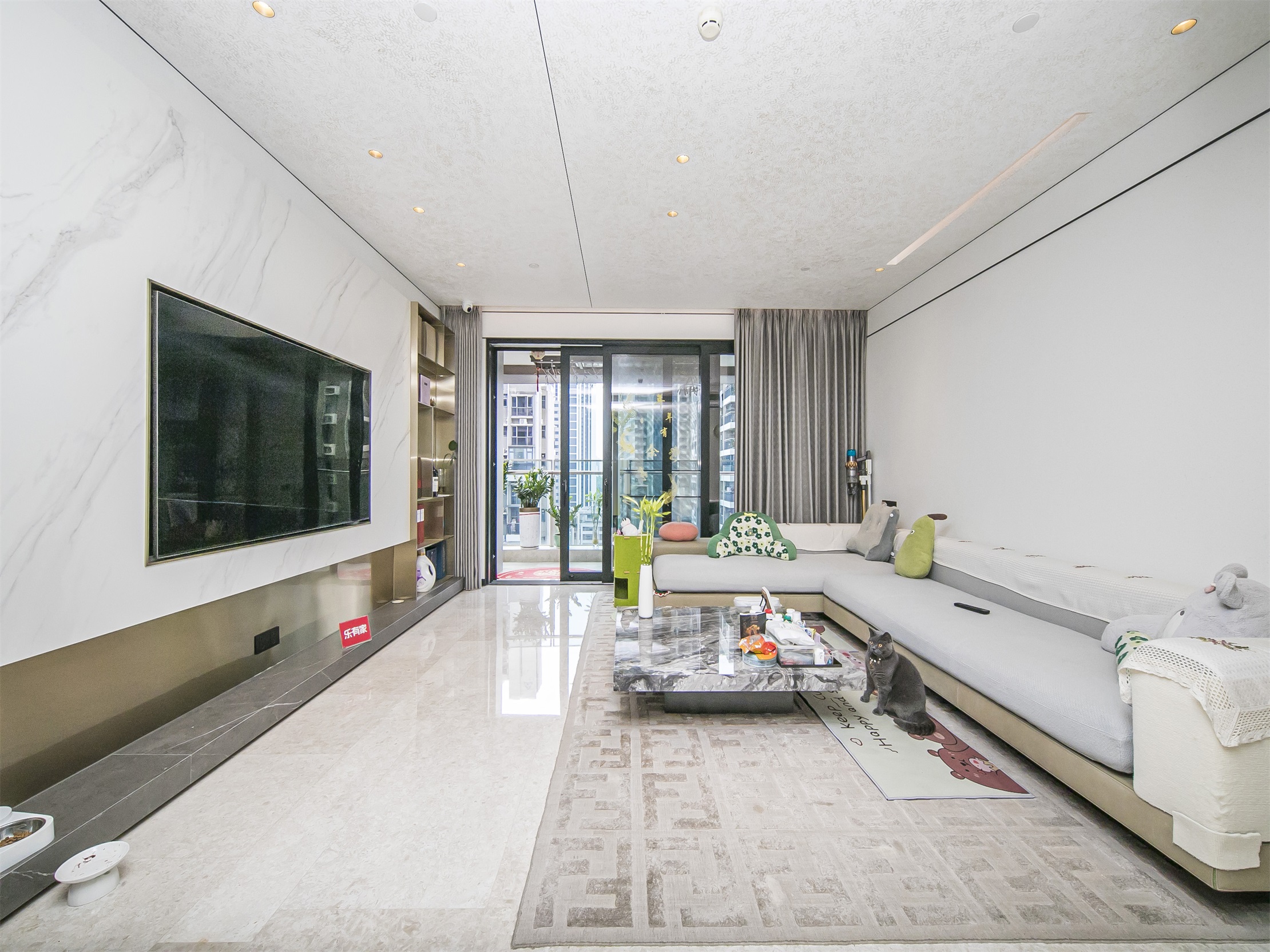 南向5室2厅，宽敞舒适，近地铁与公园，出行便利，理想家庭居所。