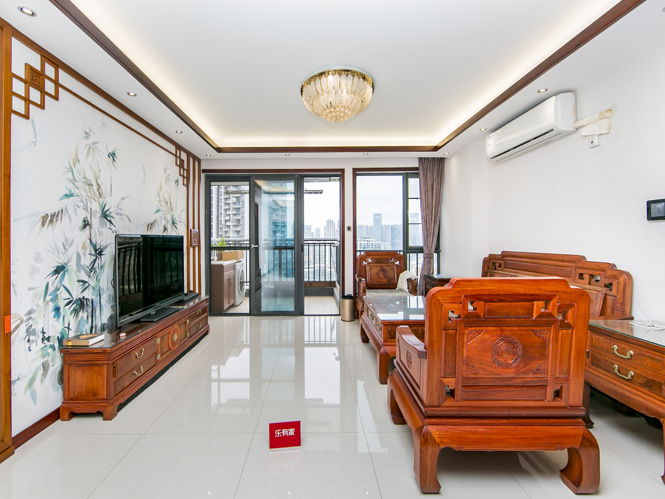 南北通透4室2厅，近地铁与公园，出行便利，舒适宜居。