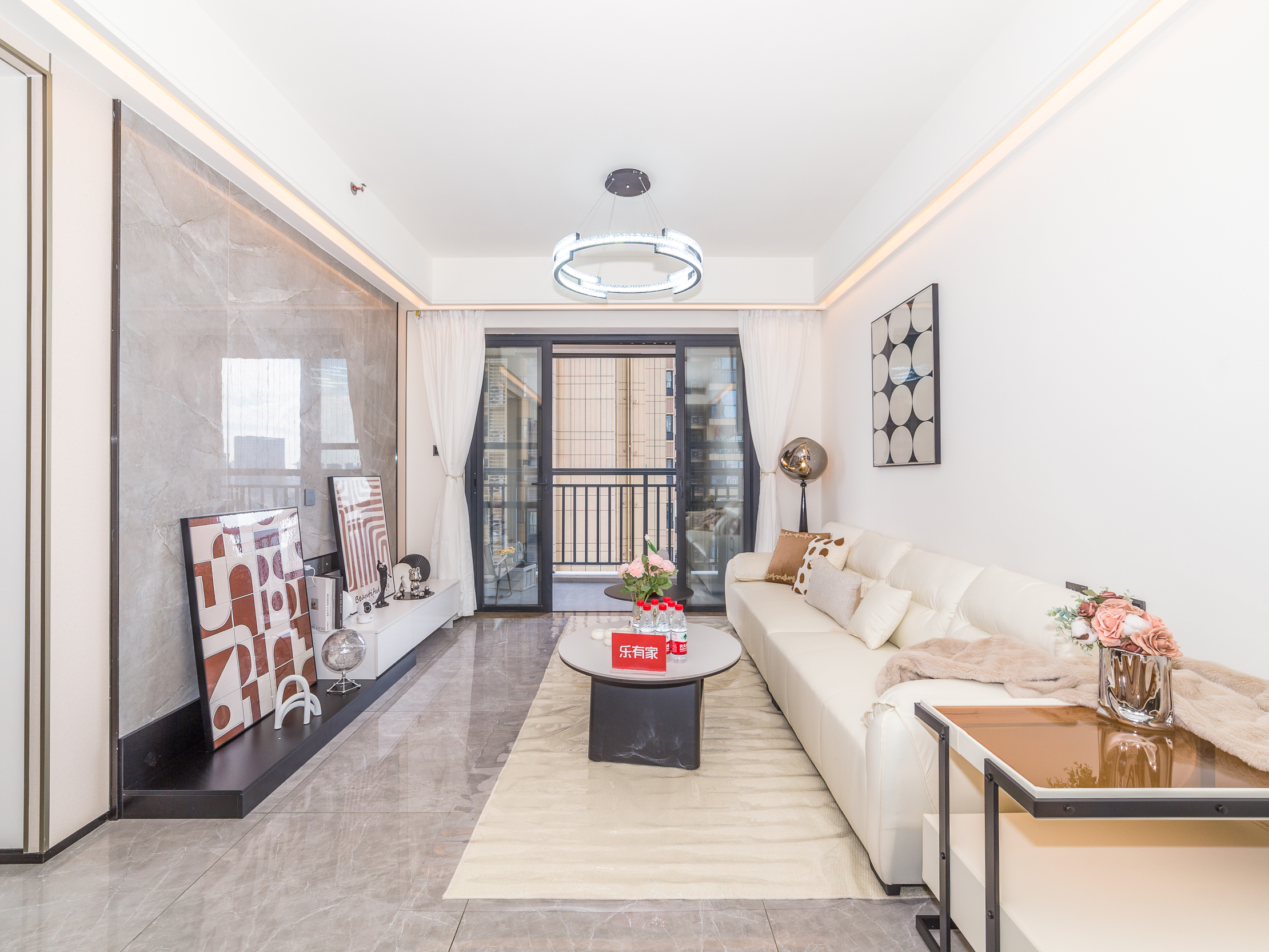 远洋新天地水岸花园，诚心出售！朝南好采光，中楼层，楼龄新，带地面花园，价格低于均价，机会难得！