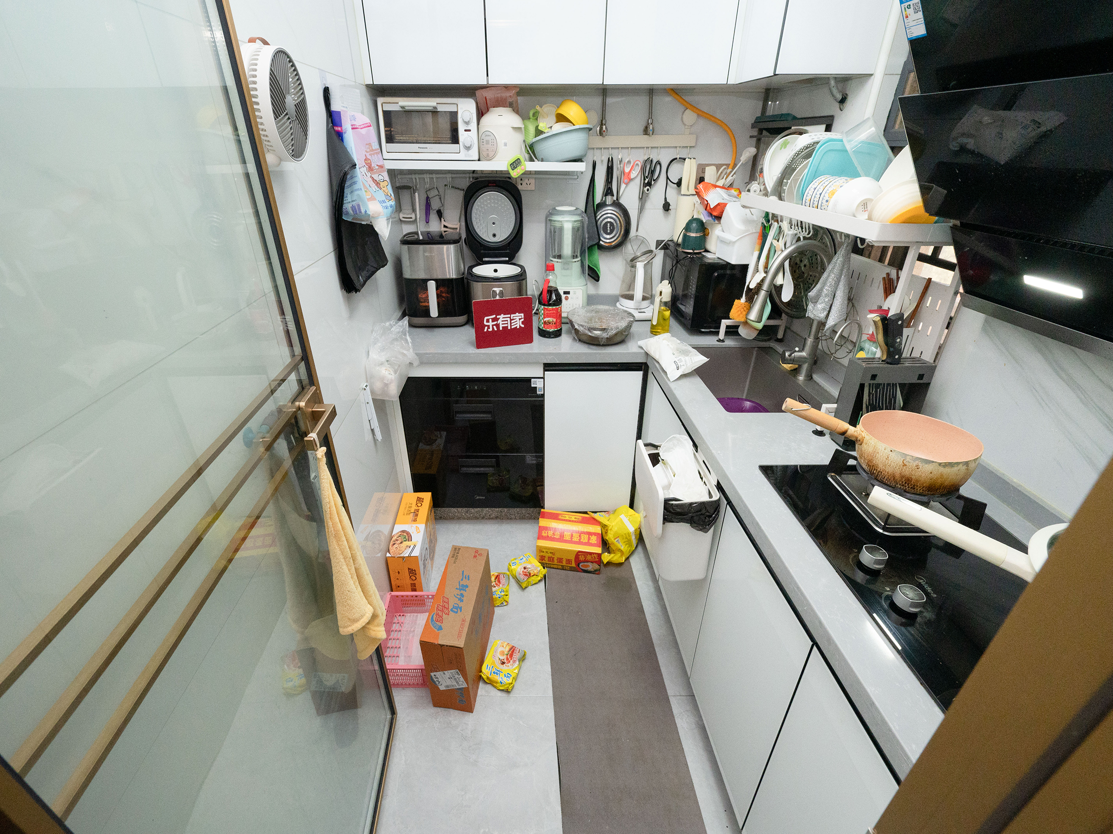 悦峰华府诚心出售，朝南中楼层，采光充足，带地面花园，优质学校环绕，生活便利，机会难得！