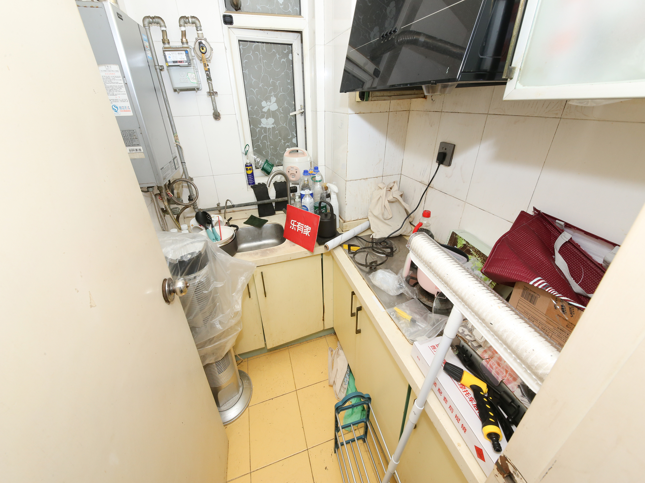 金城华庭，厅出阳台，带地面花园，人车分流，业主诚心出售，价格低于小区均价！