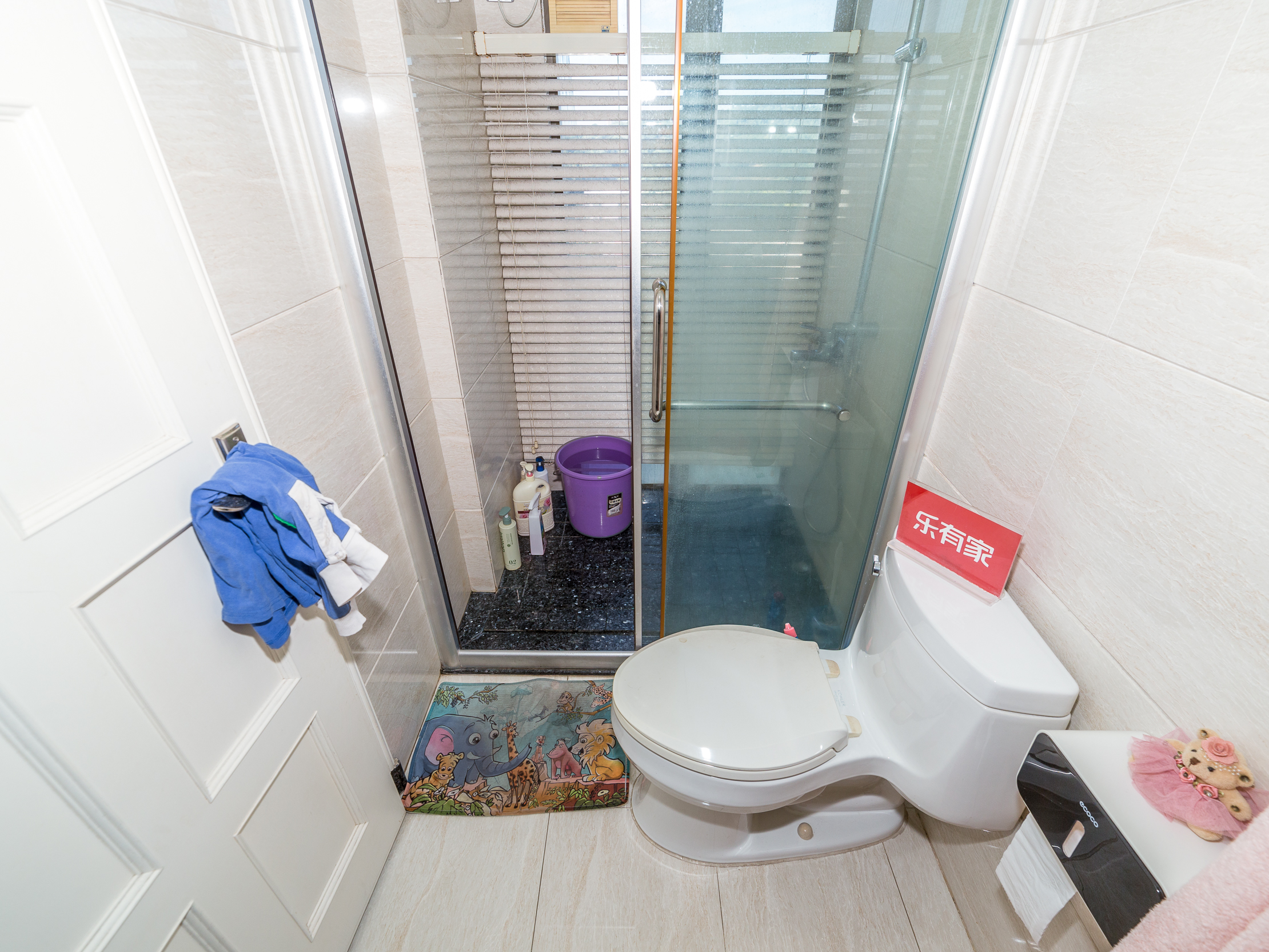 奥林华府诚心出售，朝南中楼层，阳光充足，带地面花园，小区人车分流，近地铁，生活便利。