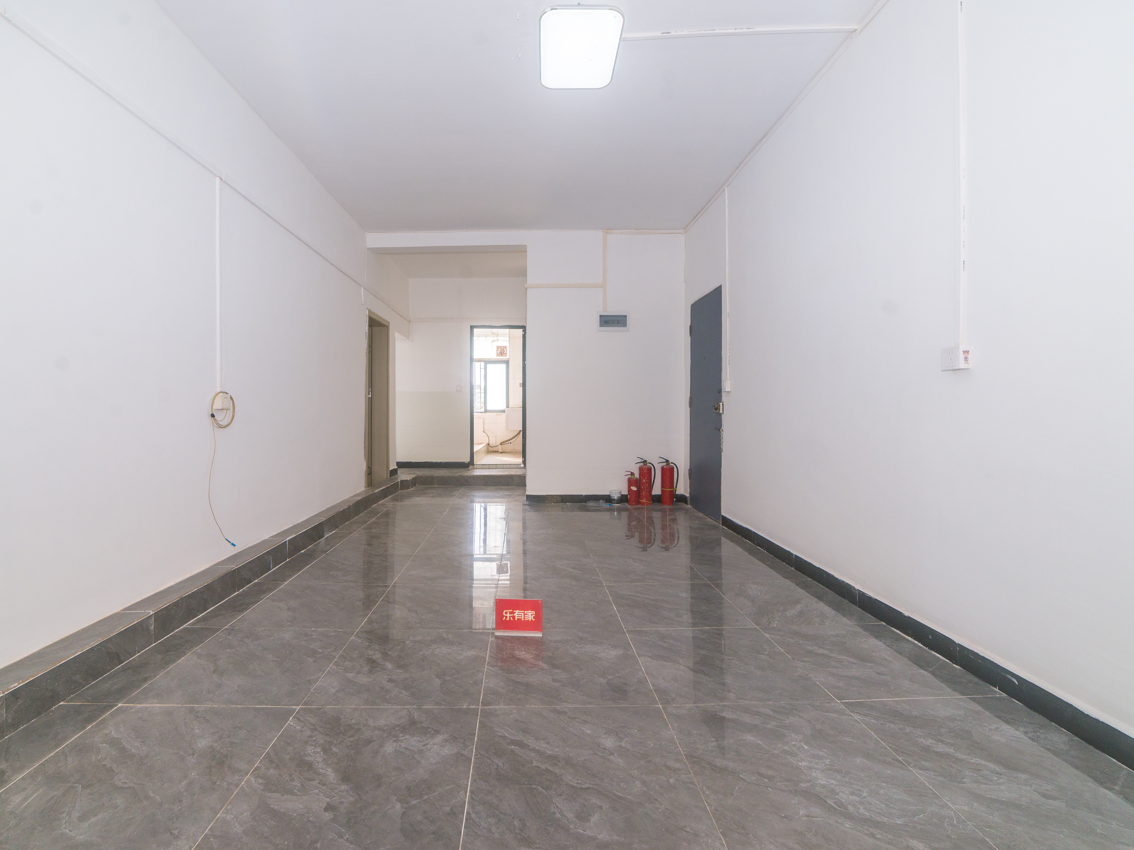 湾厦综合楼诚心出售，税费低，方正户型，通风采光优，带地面花园，物业品质佳，生活便利。