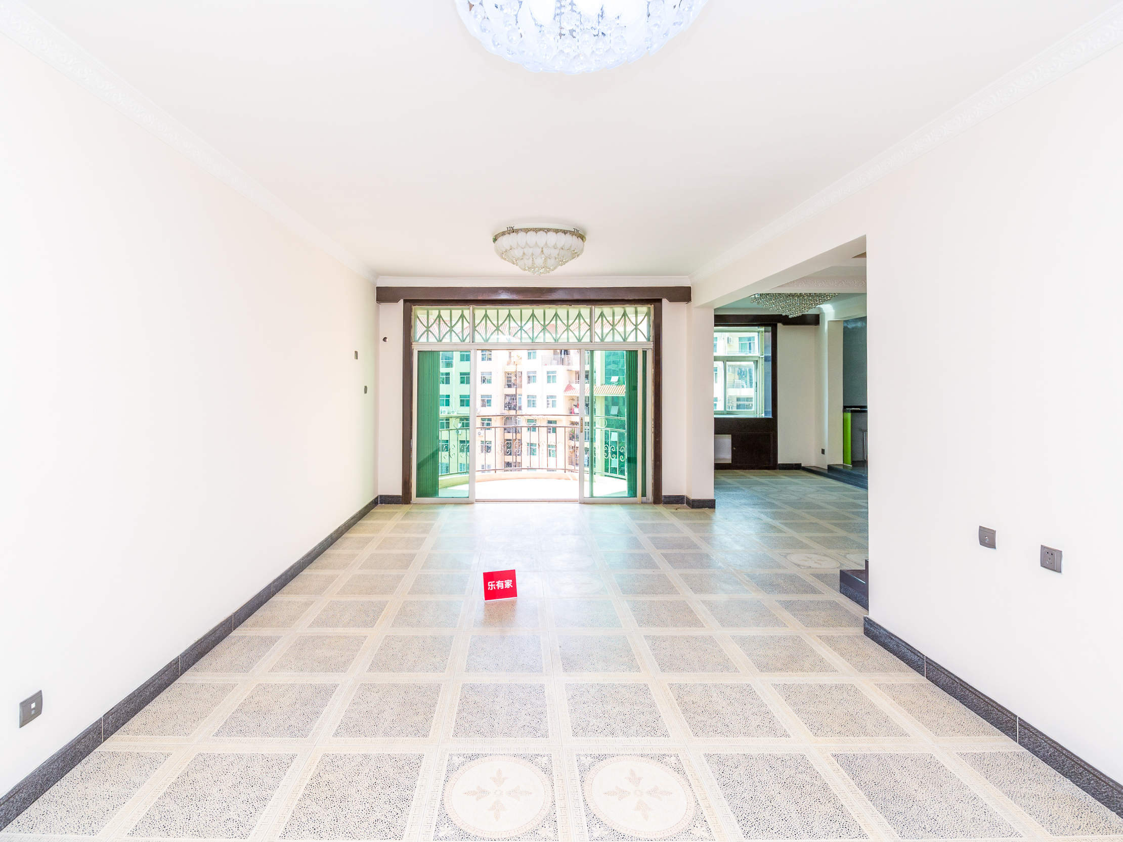 出门就是12号线南光站，电梯小高层高楼层东南向复式大七房-深圳南海城中心租房