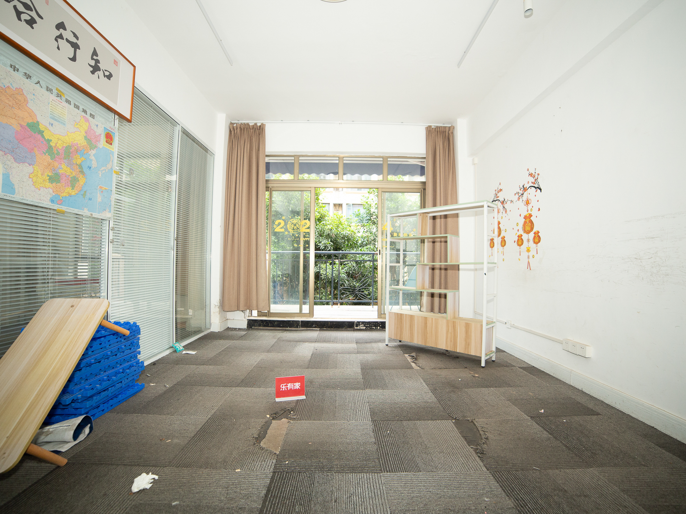 上下三层，带后花园，红本满五年，户型方正