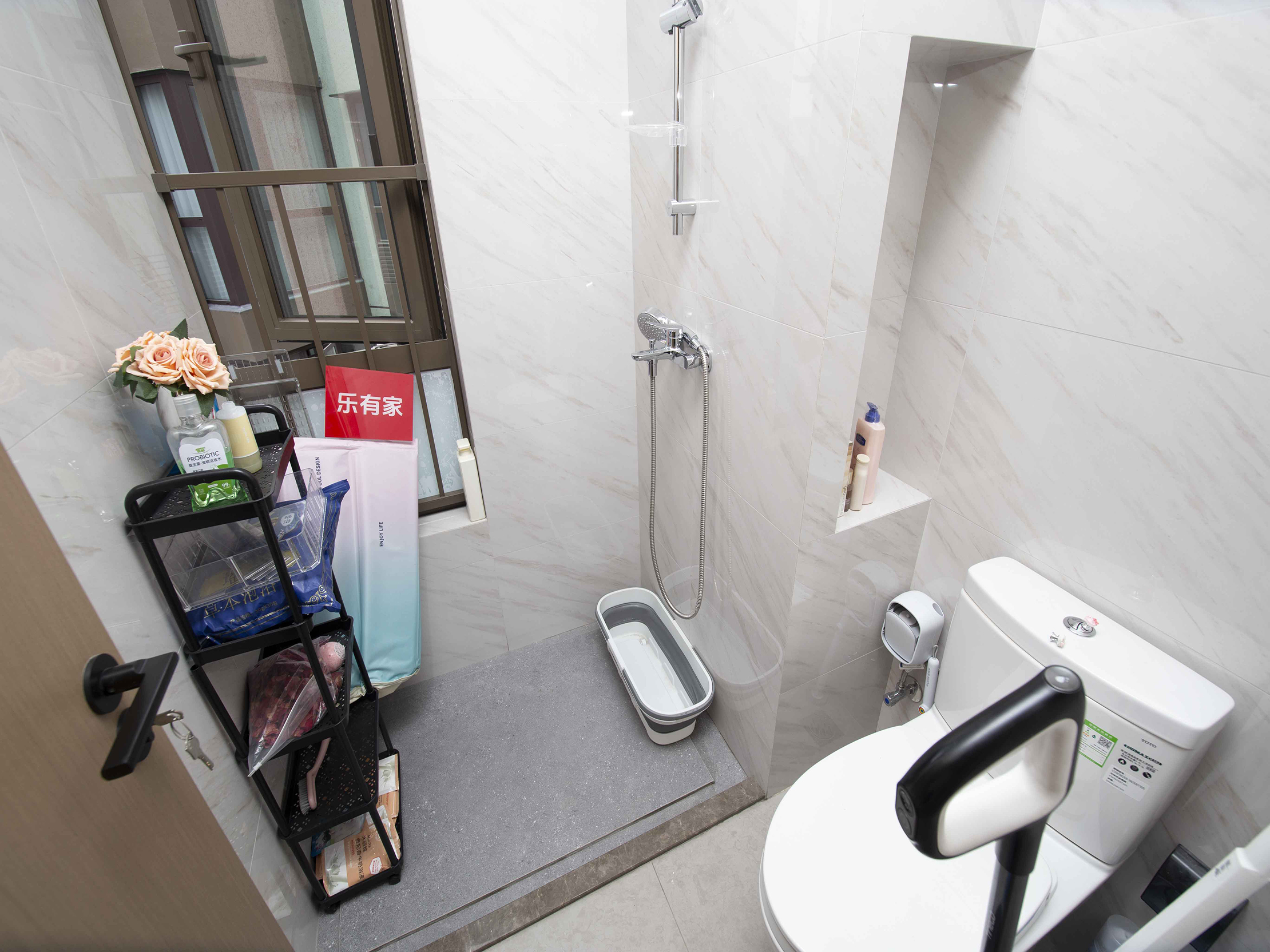 诚心出售珈誉时尚花园，朝南高楼层，采光充足，车位丰富，近地铁，生活便利，不容错过！