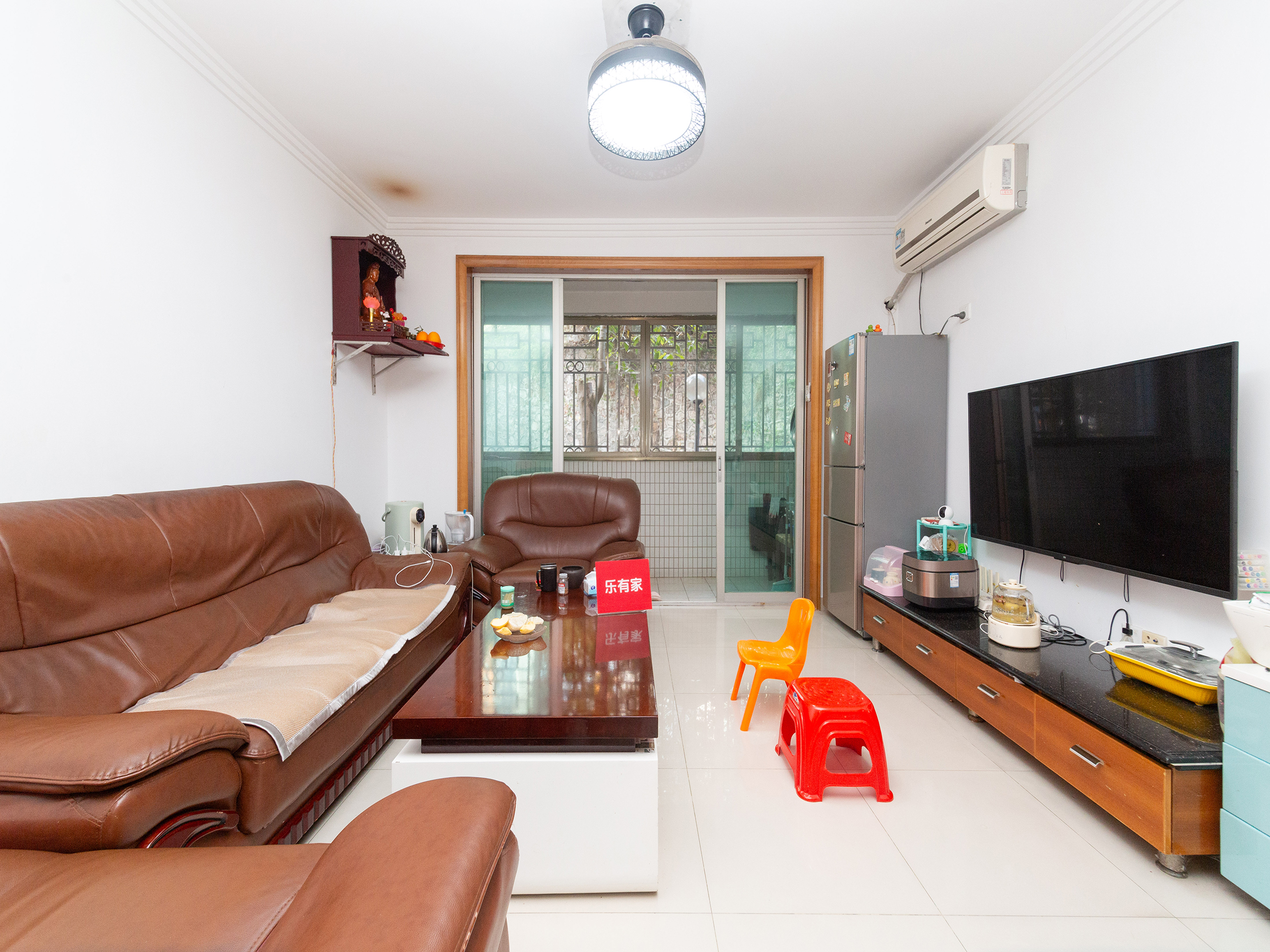 心怡花园诚心出售，低于均价，方正户型，通风采光佳，车位充足，还有美丽地面花园，机会难得！