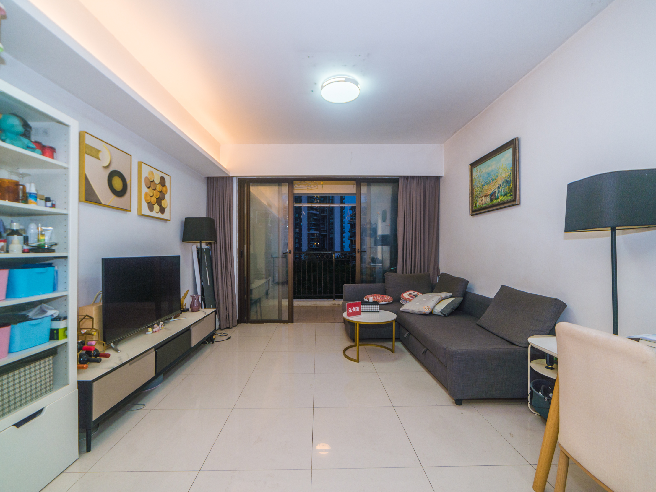 南向两室两厅，宽敞明亮，公园环绕，地铁便捷出行，理想家居选择。