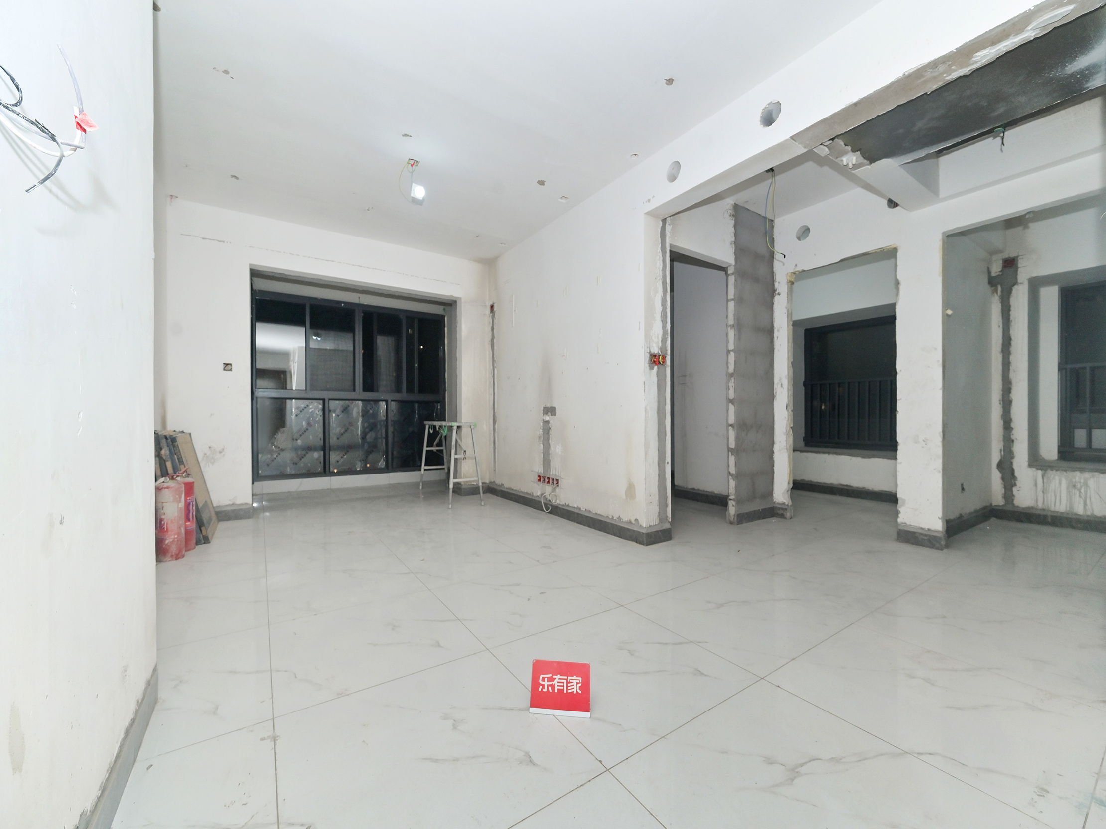 尖岗山曦城，75南向三室两厅，采光充足，空间灵活，适合家庭居住，改造空间大，自由发挥设计风格。-佛山凤鸣水岸花园二手房