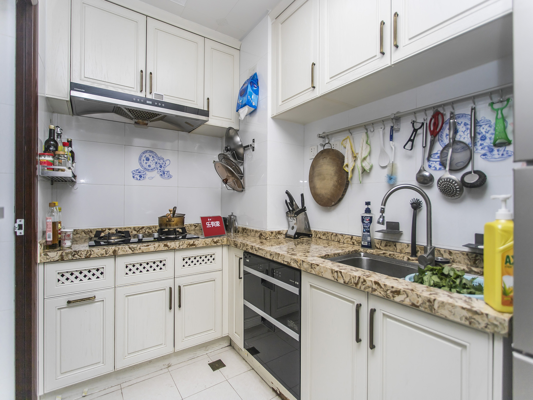 益田豪园居，朝南采光优越，地面花园尽享自然，重点学校环绕，小区人车分流，业主诚心出售，机会难得！