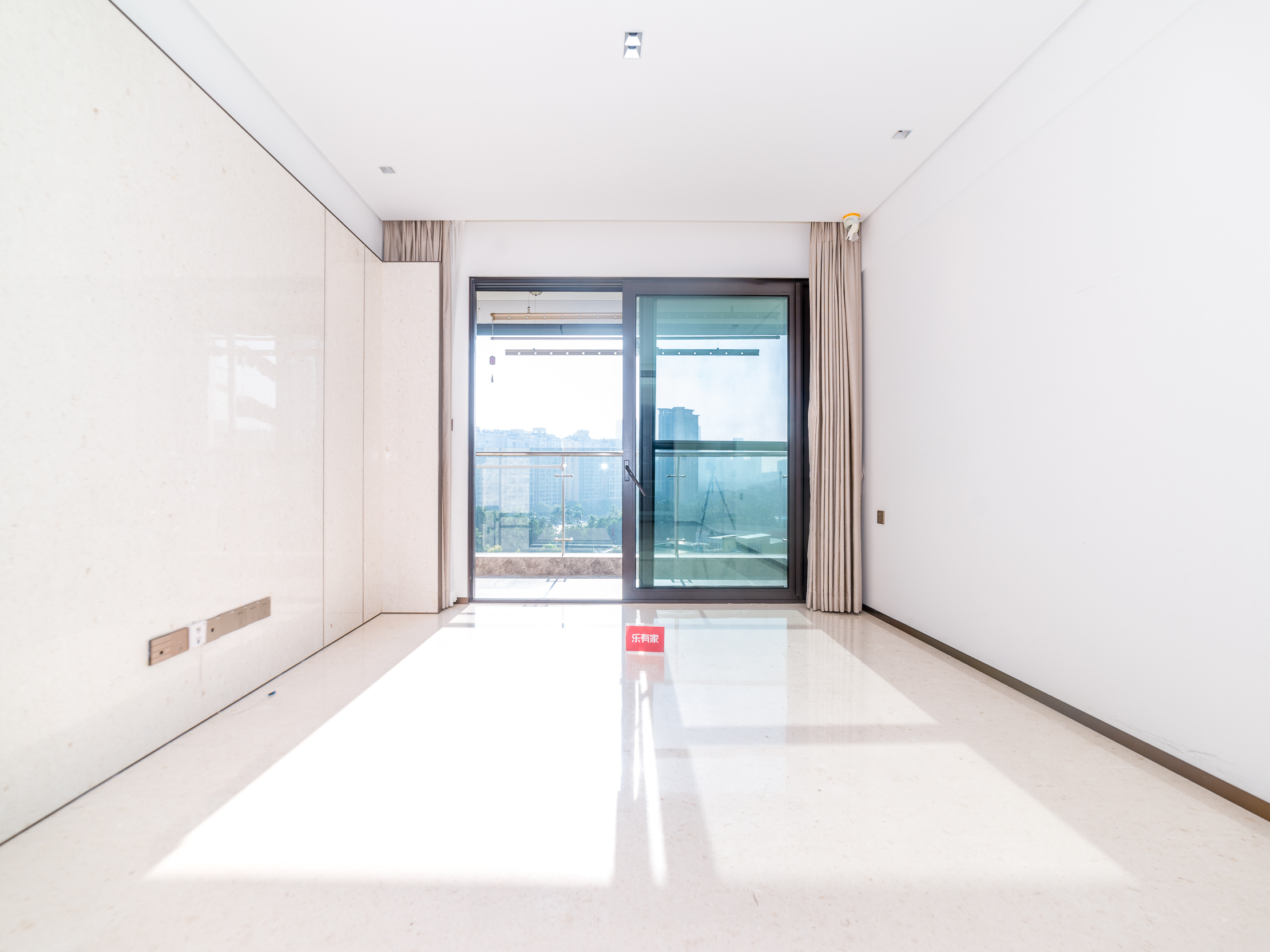 安静看花园四房两卫红本在手诚心急售-深圳金众麒麟公馆二手房