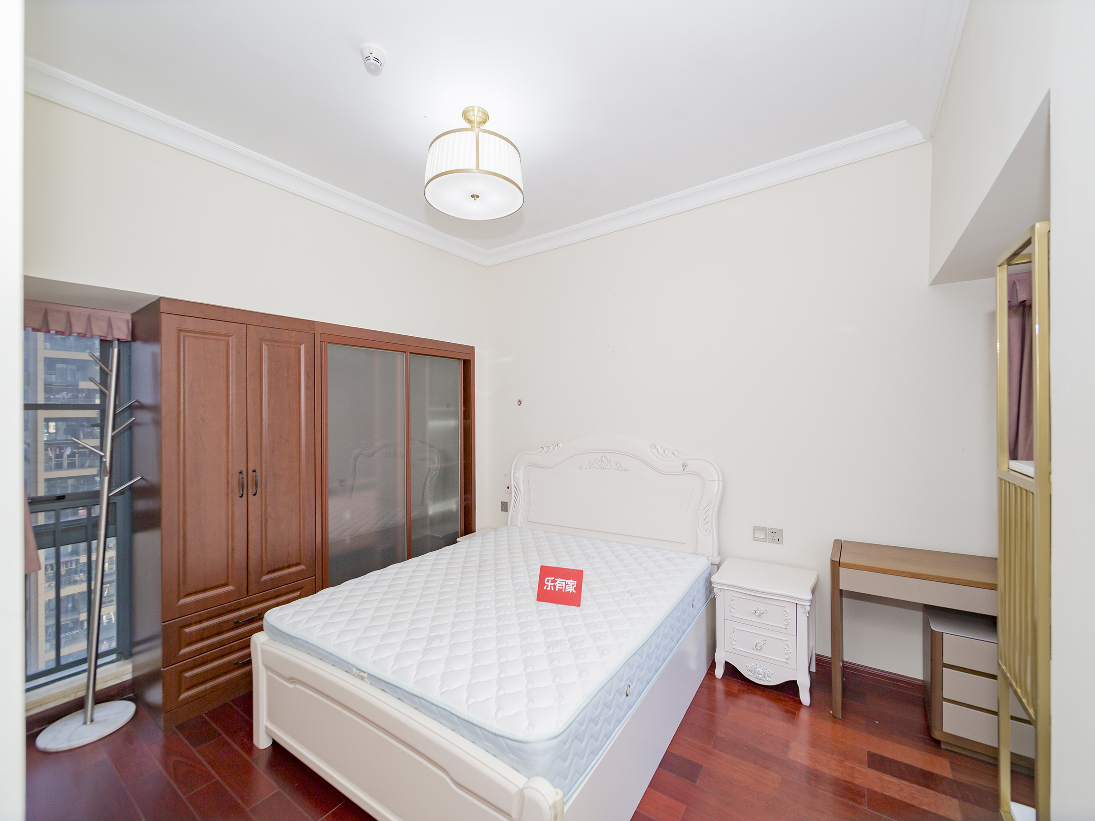 信义金御半山三期东南普装4室2厅