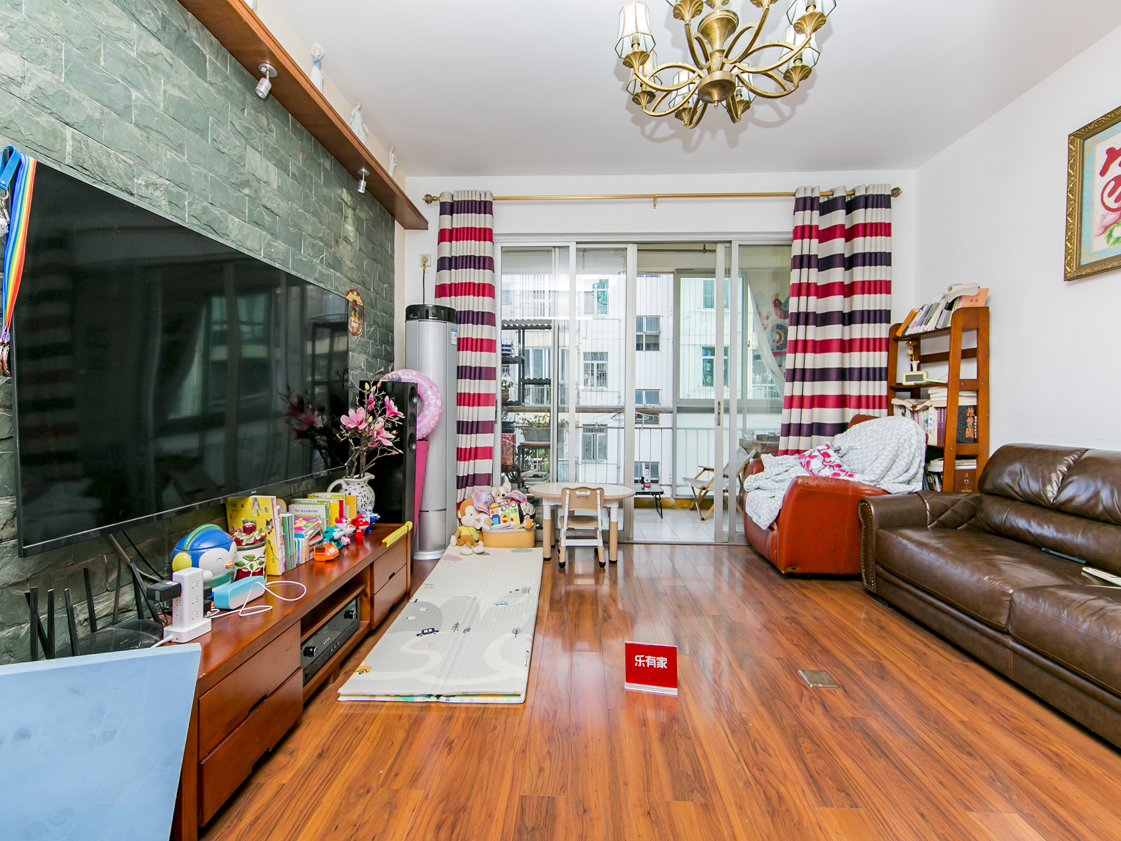 南向三室两厅，宽敞明亮，近公园与地铁，出行便利，理想家庭居所。-佛山桦润馨居二手房