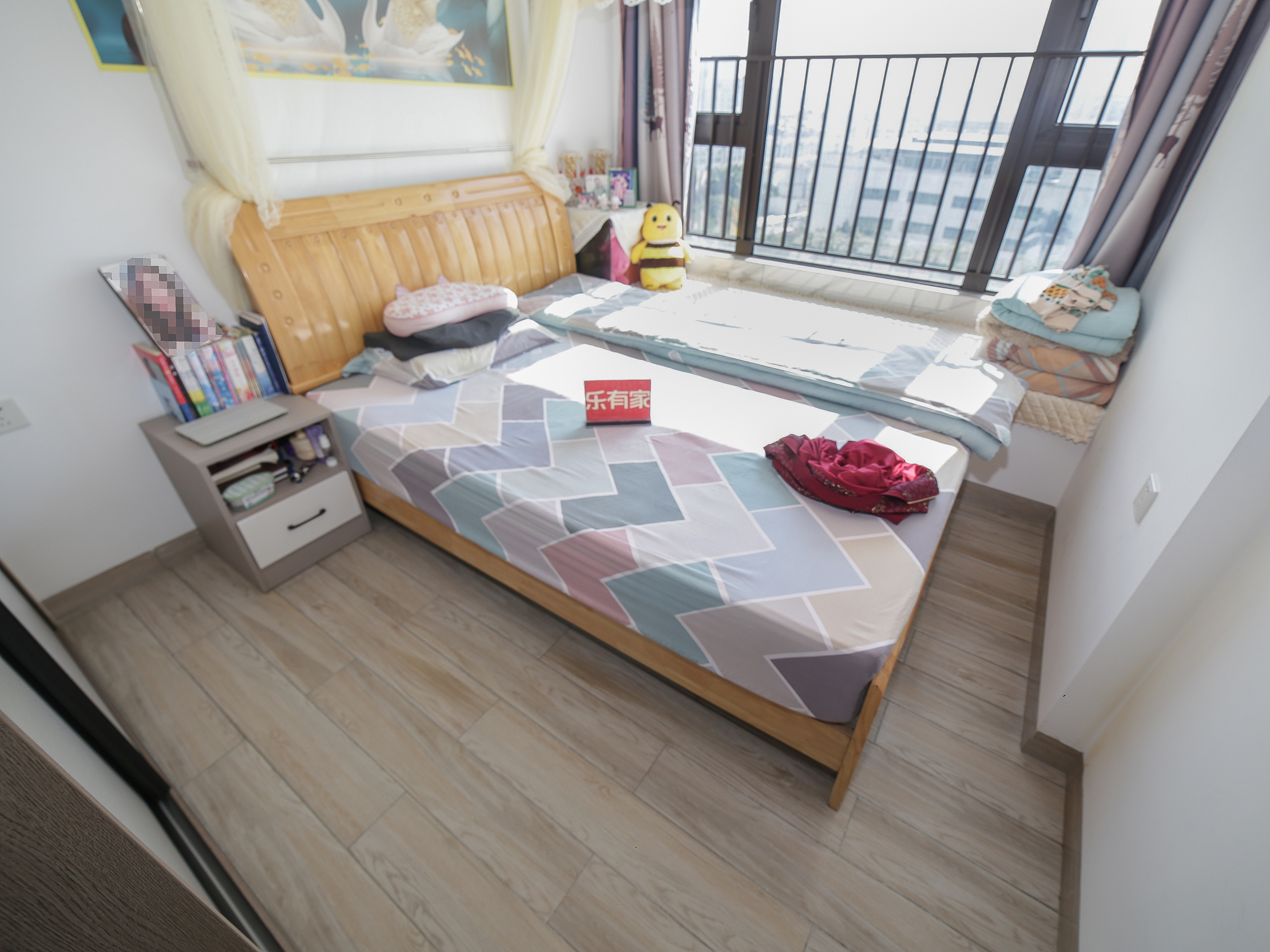 京基御景珑庭，诚心出售！低税费、方正户型，通风采光佳，楼龄新，车位充足，机会难得！