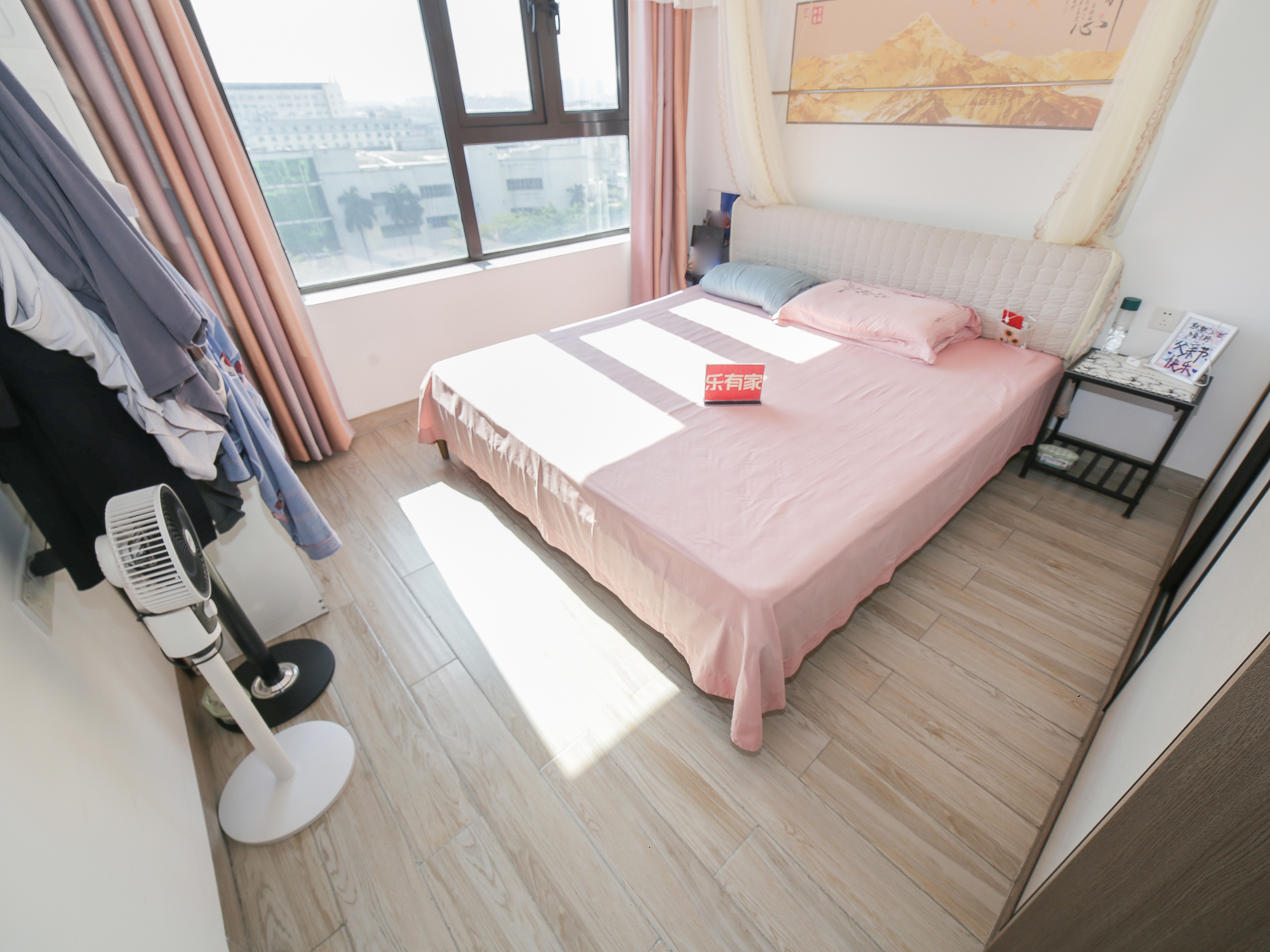 京基御景珑庭，诚心出售！低税费、方正户型，通风采光佳，楼龄新，车位充足，机会难得！