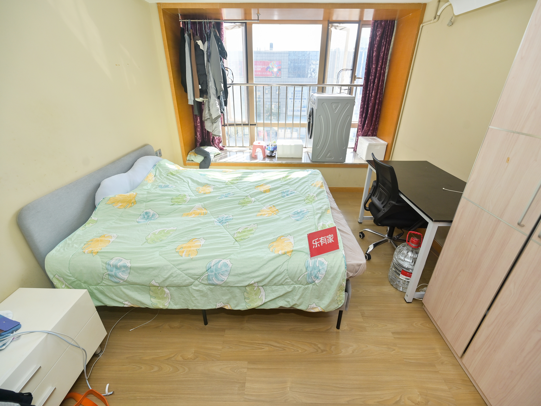 地铁旁优质一室一厅，享受便捷出行与小区花园的惬意生活。