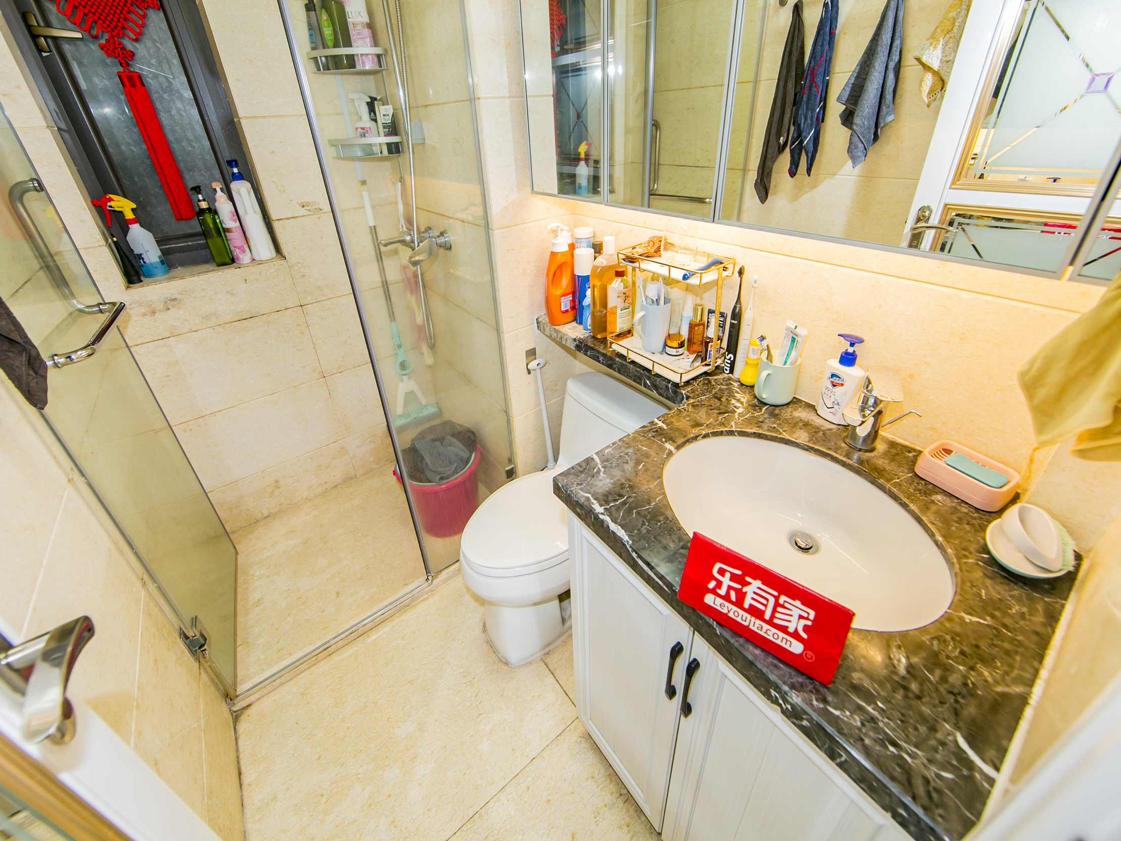 地铁旁四室两厅，花园小区，舒适生活新选择！