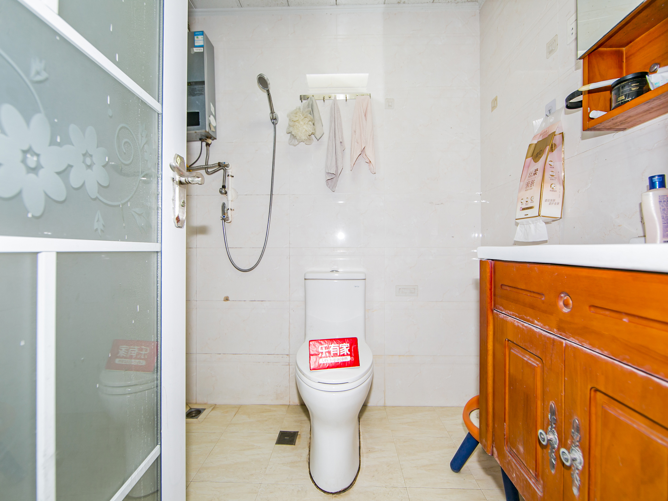 西丽地铁口150米大户型206平顶楼复式