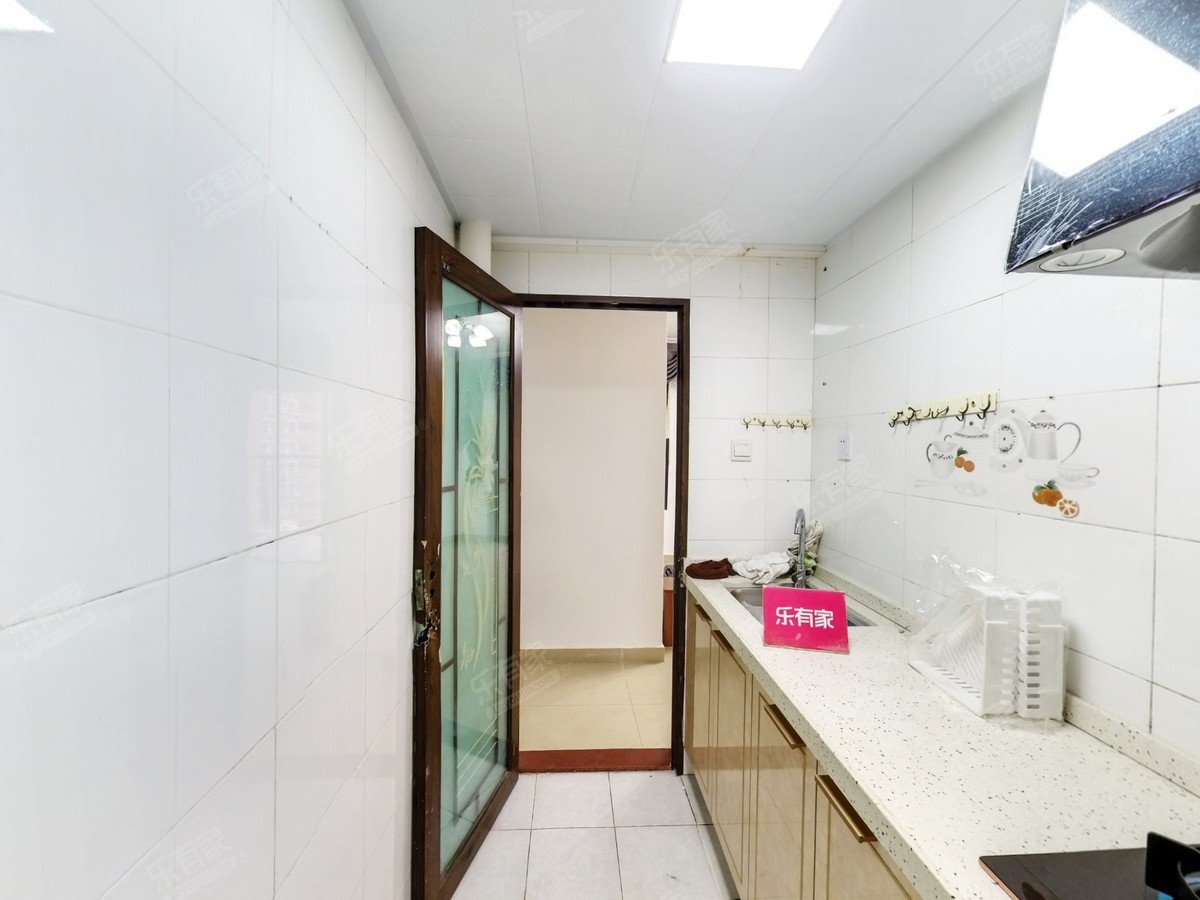 新出两房，业主诚心出，近地铁口花园社区。