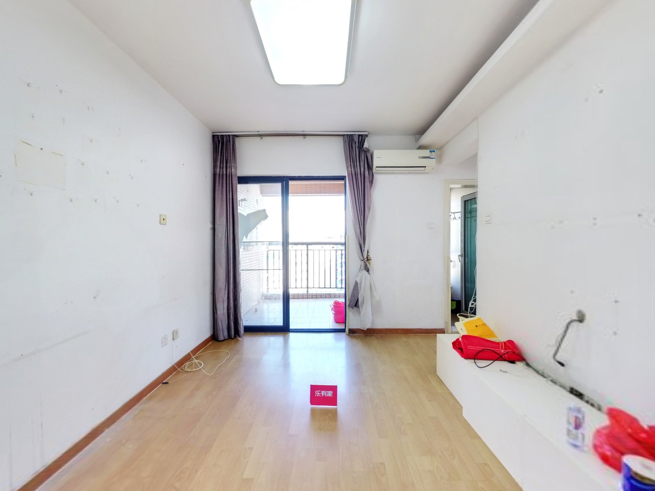 客厅出跑马大阳台，高楼层精装修拎包入住，看房方便-中山骏皇嘉园二手房