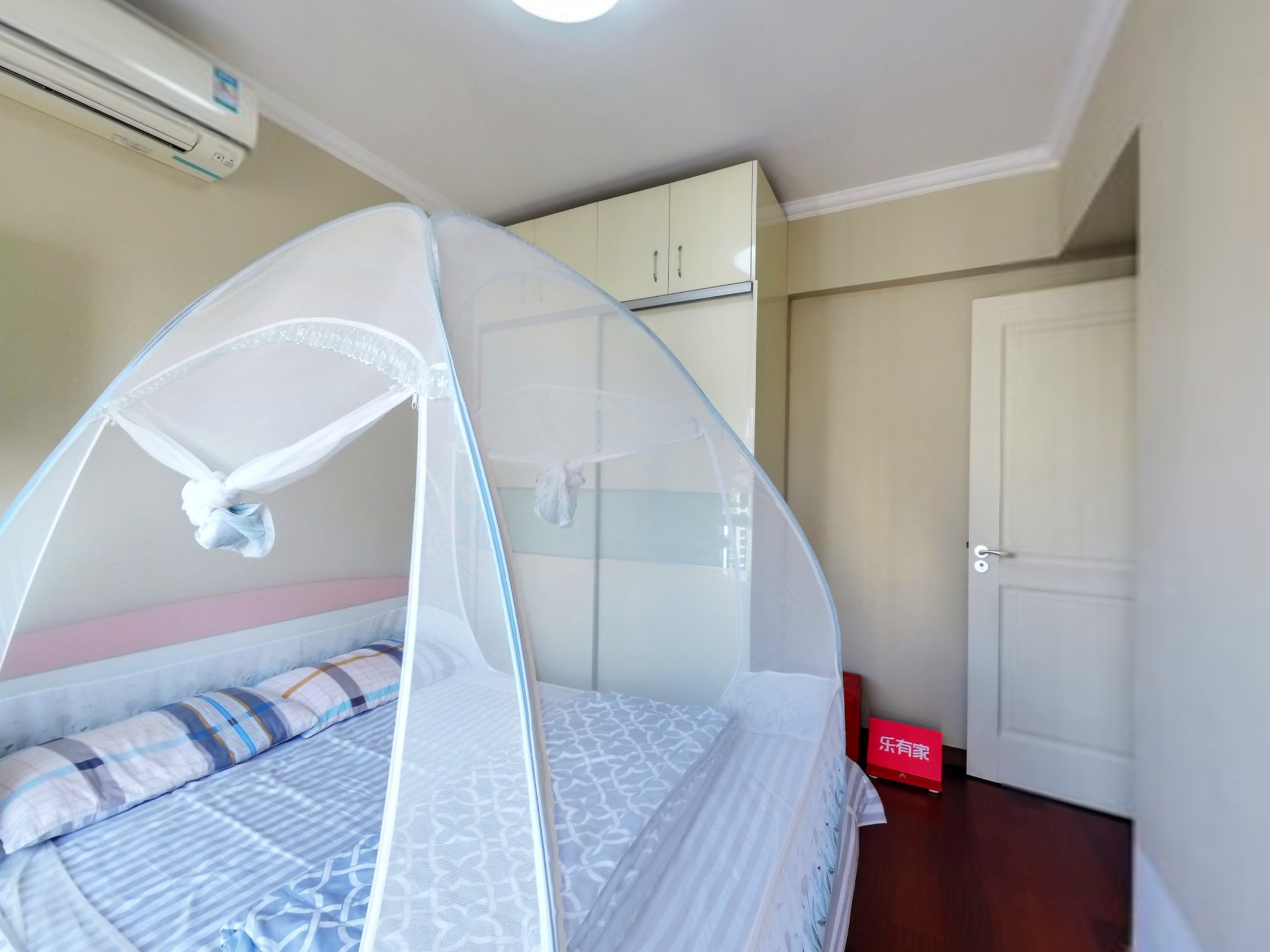 万科翡丽郡，方正户型，通风采光佳，重点学校旁，地面花园，人车分流，业主诚售，随时看房！