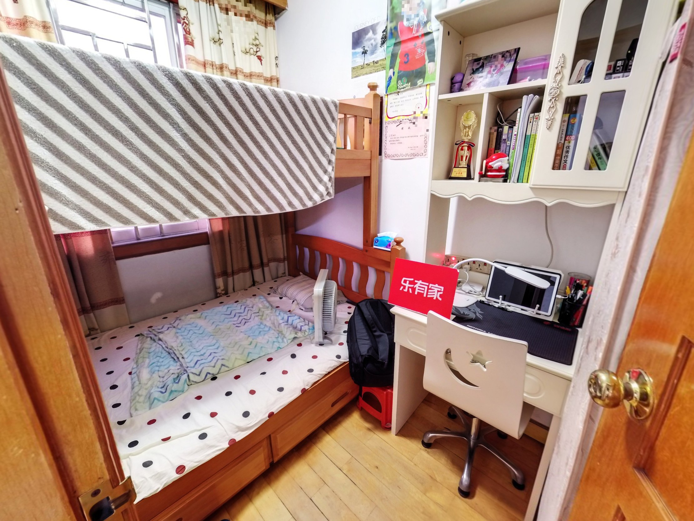 泰宁花园中楼层，客厅宽敞，车位充足，带地面花园，近商业综合体与大型公园，业主诚心出售，随时看房！