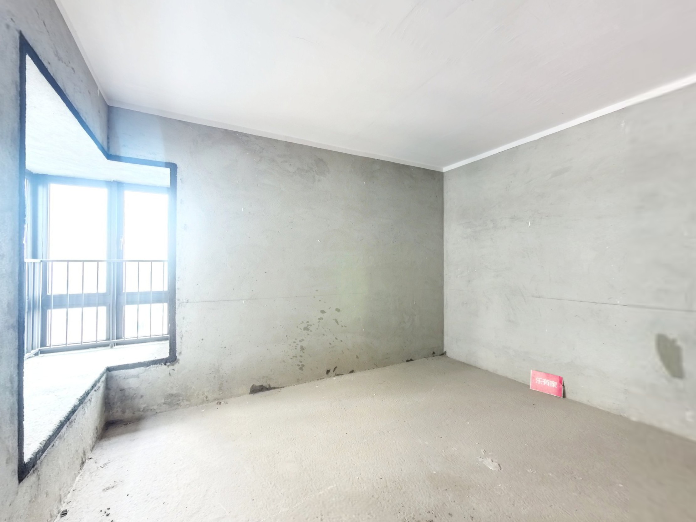 利和广场旁边高档小区大平层出售